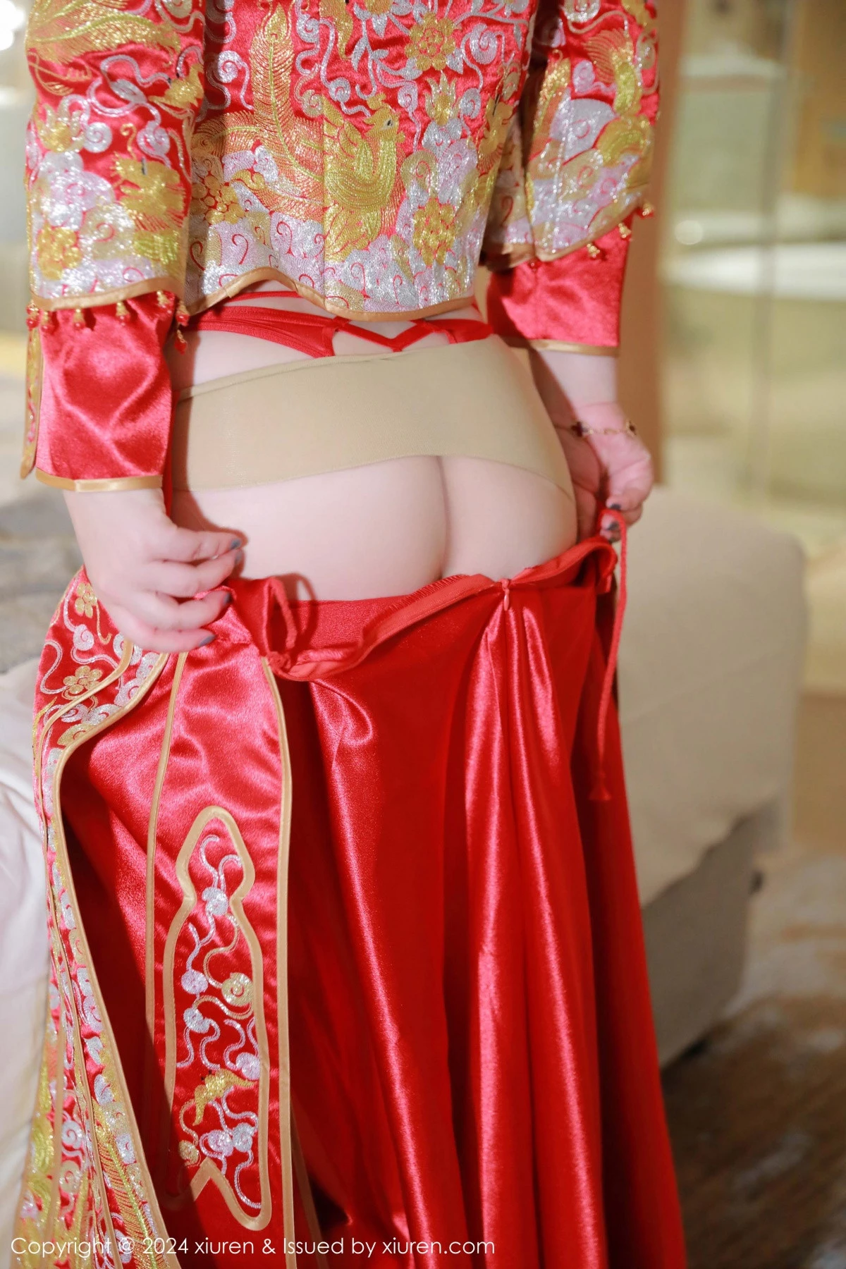 秀人集.com_[XiuRen秀人网]No.9494_模特诗诗kiki性感红色新娘服饰露红色内衣秀惹火身材诱惑写真83P