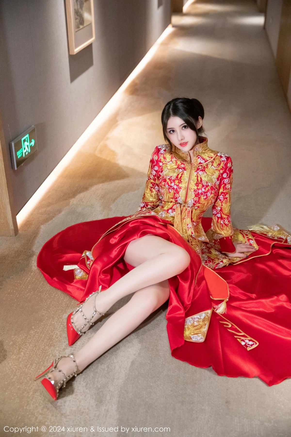 秀人集.com_[XiuRen秀人网]No.9494_模特诗诗kiki性感红色新娘服饰露红色内衣秀惹火身材诱惑写真83P