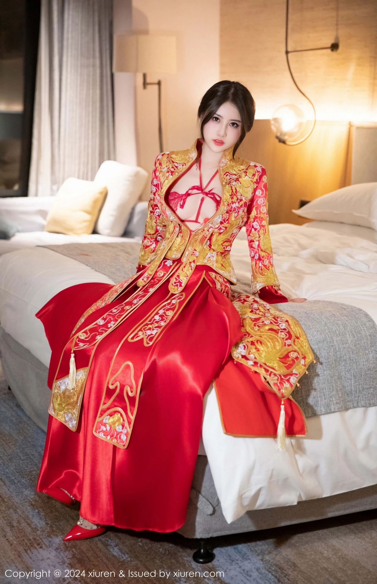 秀人集.com_[XiuRen秀人网]No.9494_模特诗诗kiki性感红色新娘服饰露红色内衣秀惹火身材诱惑写真83P