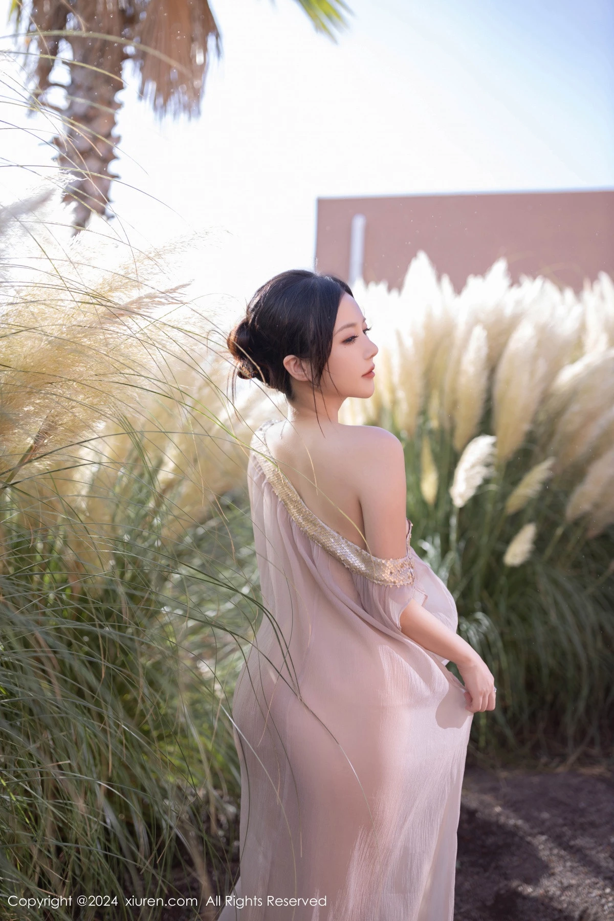 秀人集.com_[XiuRen秀人网]No.9492_模特鱼子酱Fish芦苇场景性感紫色轻透连衣裙秀惹火身材诱惑写真80P
