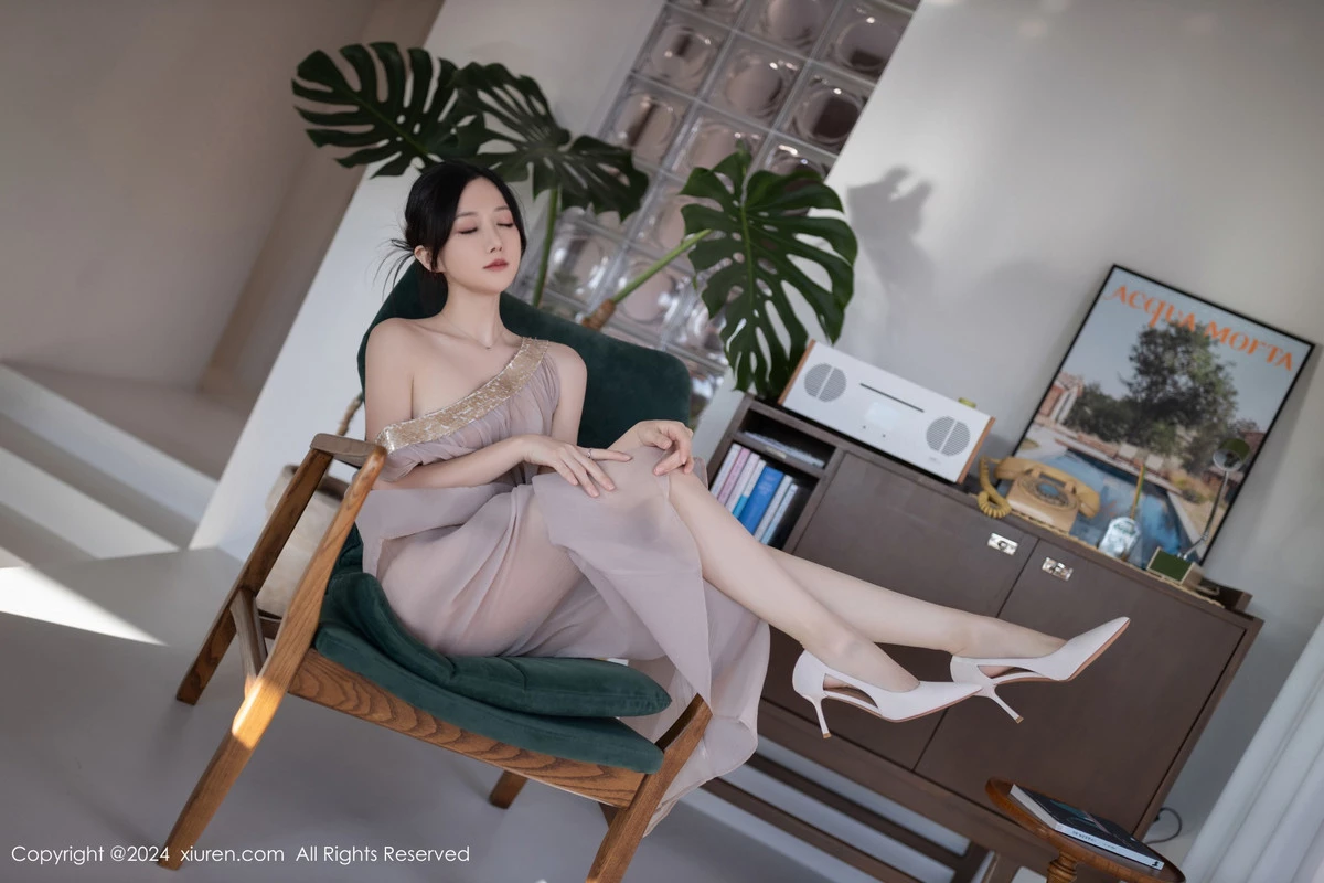 秀人集.com_[XiuRen秀人网]No.9492_模特鱼子酱Fish芦苇场景性感紫色轻透连衣裙秀惹火身材诱惑写真80P