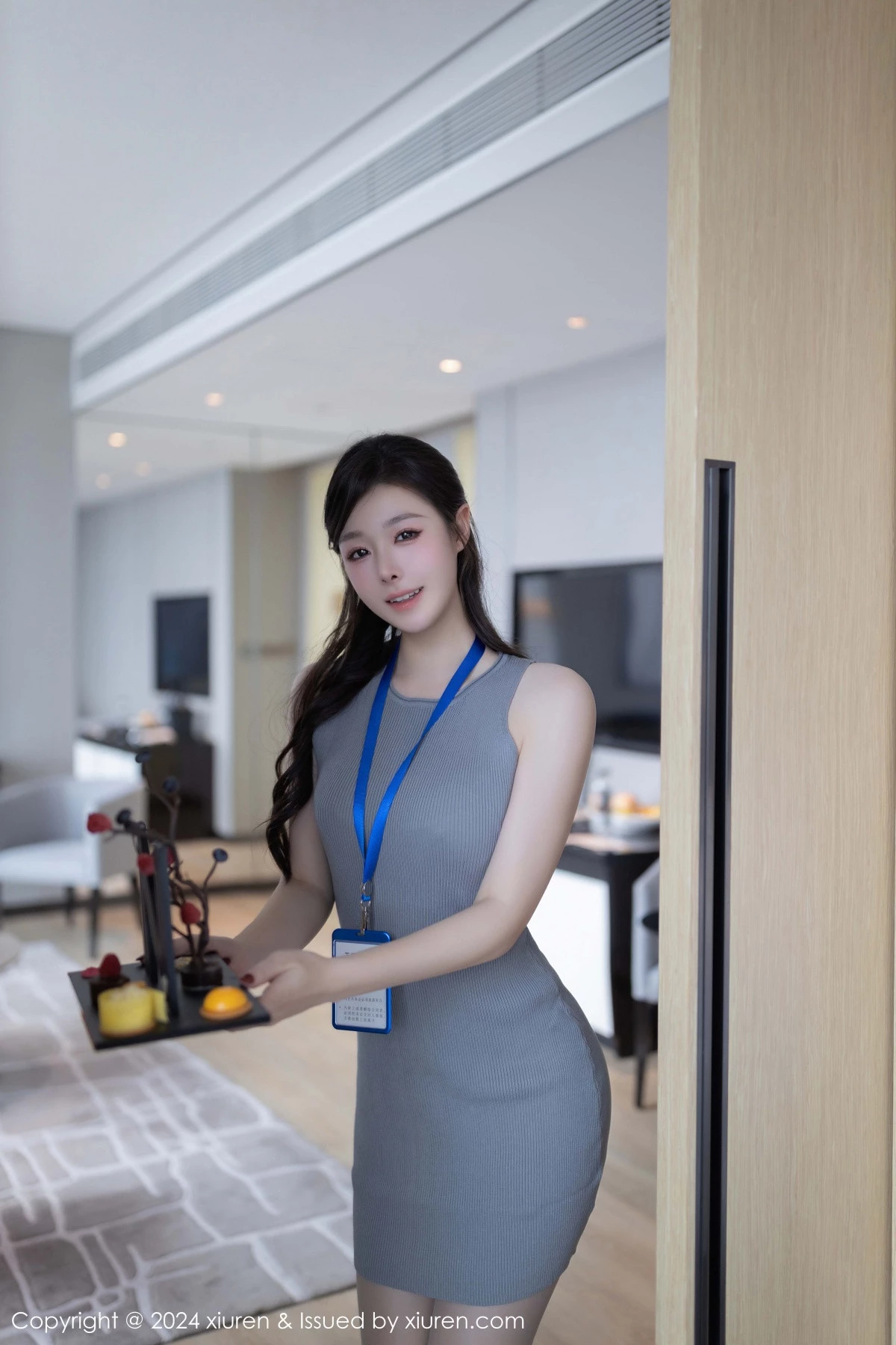 秀人集.com_[XiuRen秀人网]No.9493_模特小逗逗性感灰色OL职员装配超薄黑丝秀曼妙身姿迷人诱惑写真80P