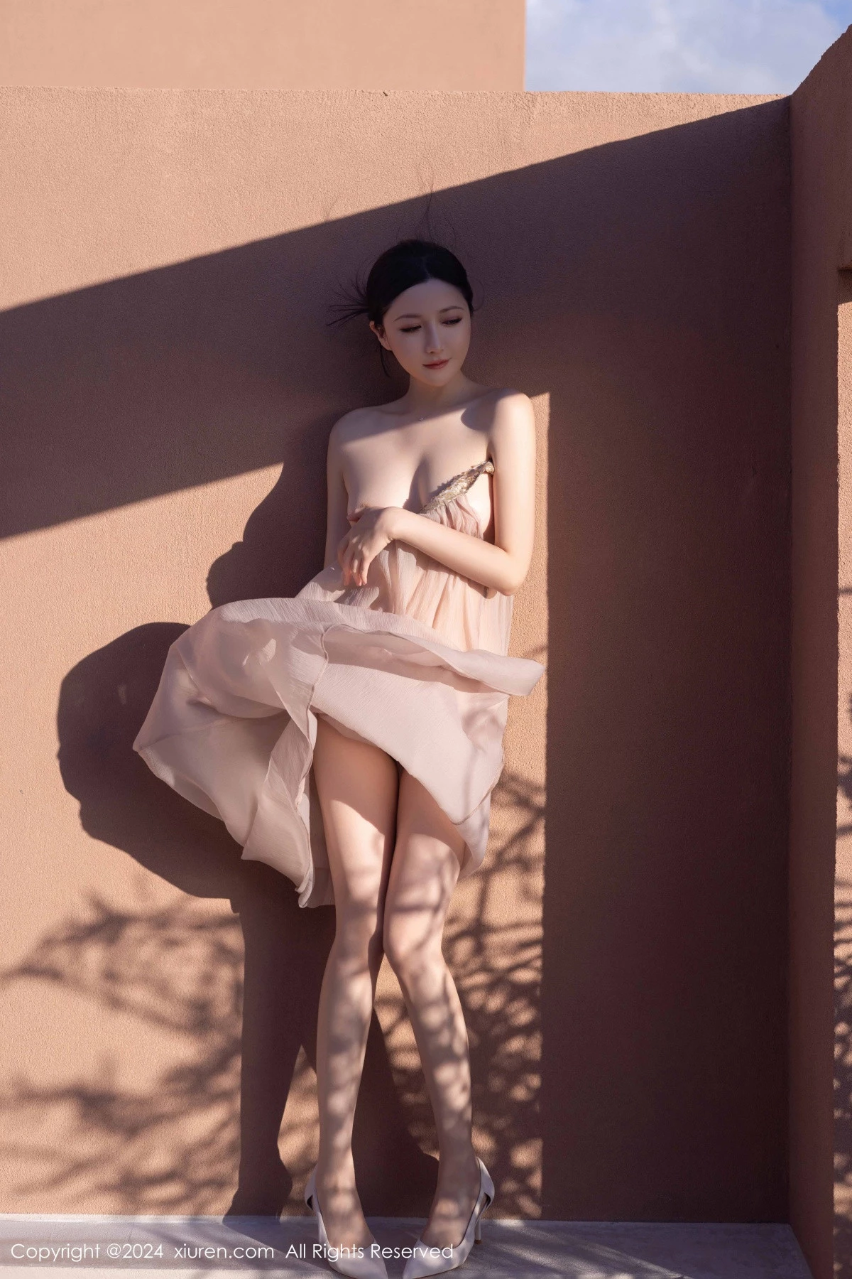 秀人集.com_[XiuRen秀人网]No.9492_模特鱼子酱Fish芦苇场景性感紫色轻透连衣裙秀惹火身材诱惑写真80P