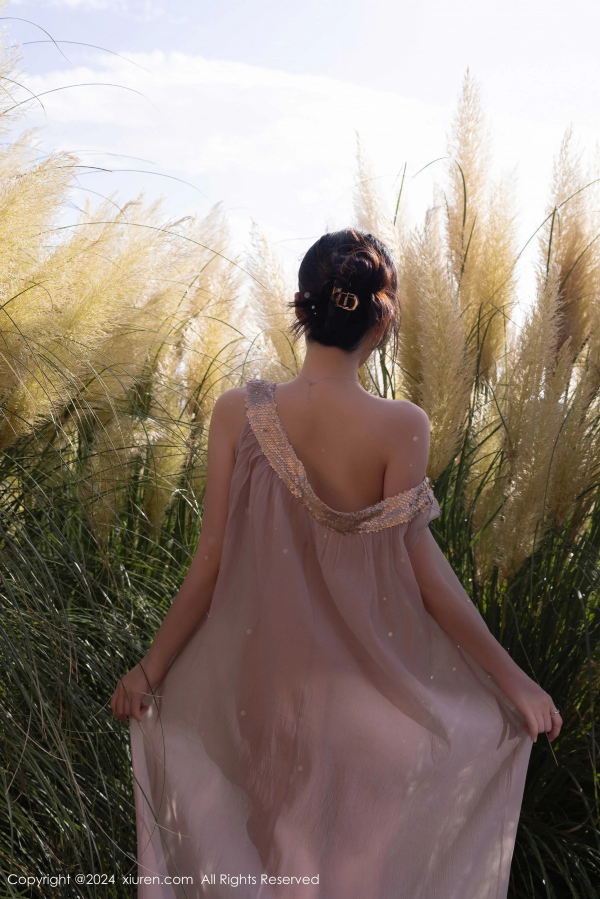 秀人集.com_[XiuRen秀人网]No.9492_模特鱼子酱Fish芦苇场景性感紫色轻透连衣裙秀惹火身材诱惑写真80P