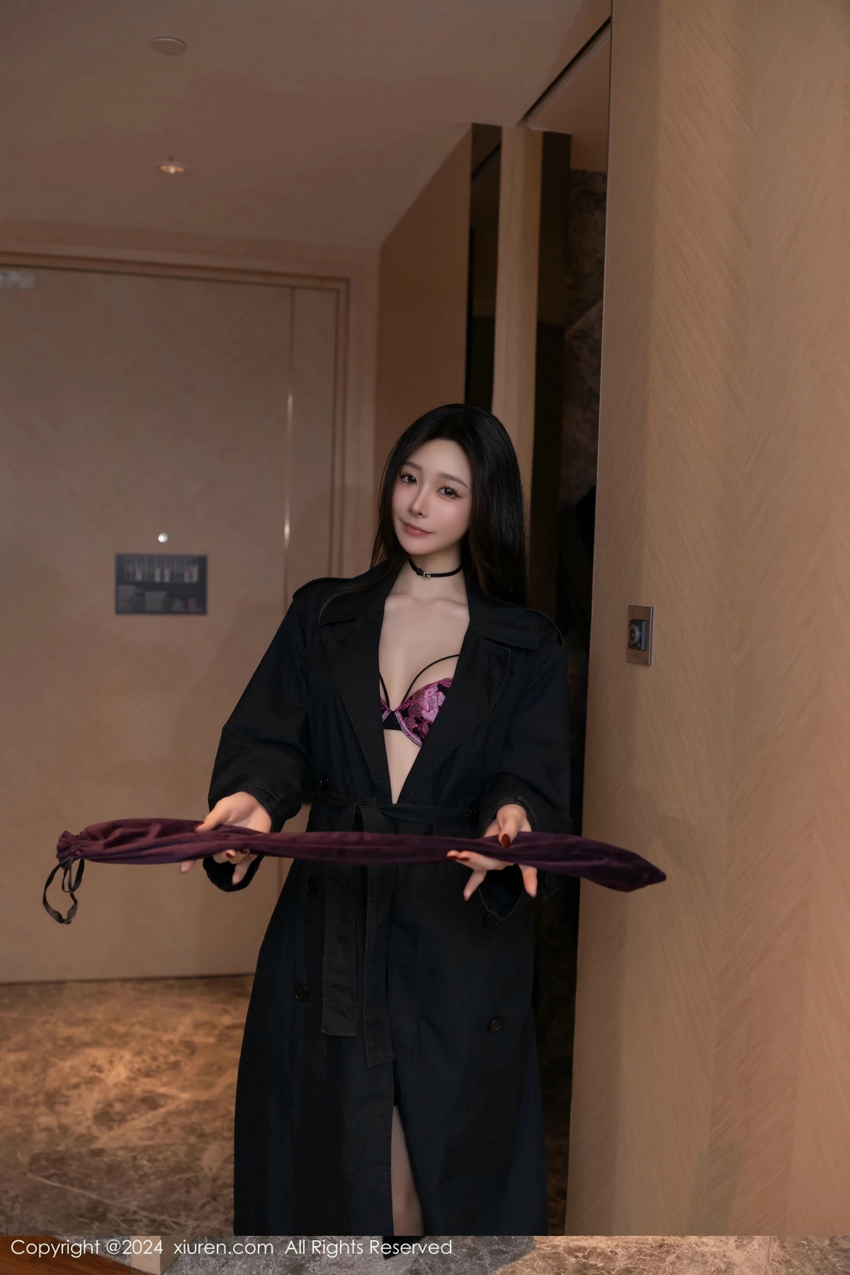 秀人集.com_[XiuRen秀人网]No.9672_模特小逗逗私房性感紫色内衣配黑丝吊袜秀曼妙身姿撩人诱惑写真80P