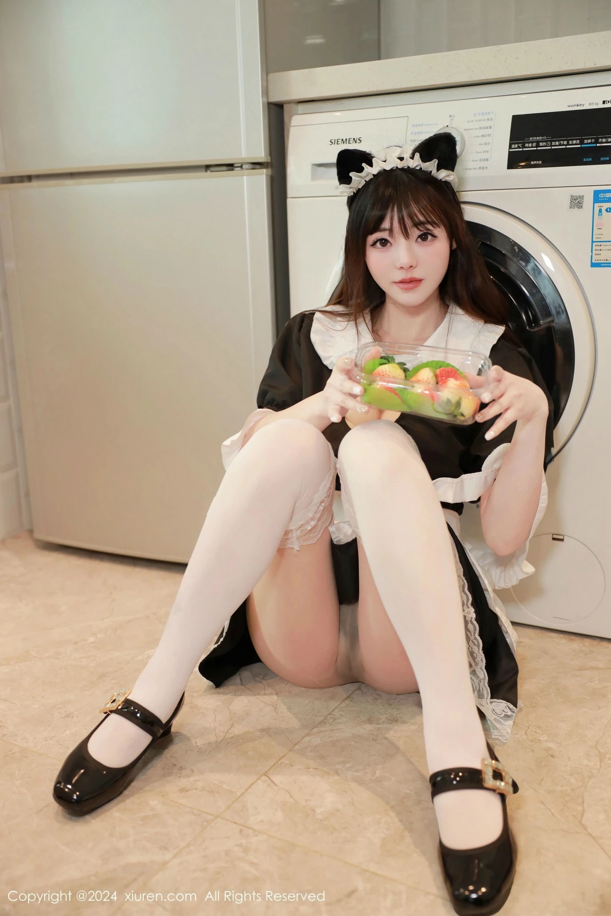 秀人集.com_[XiuRen秀人网]No.9686_模特佘贝拉Bella性感黑白女仆装配白色丝袜秀完美身材诱惑写真82P