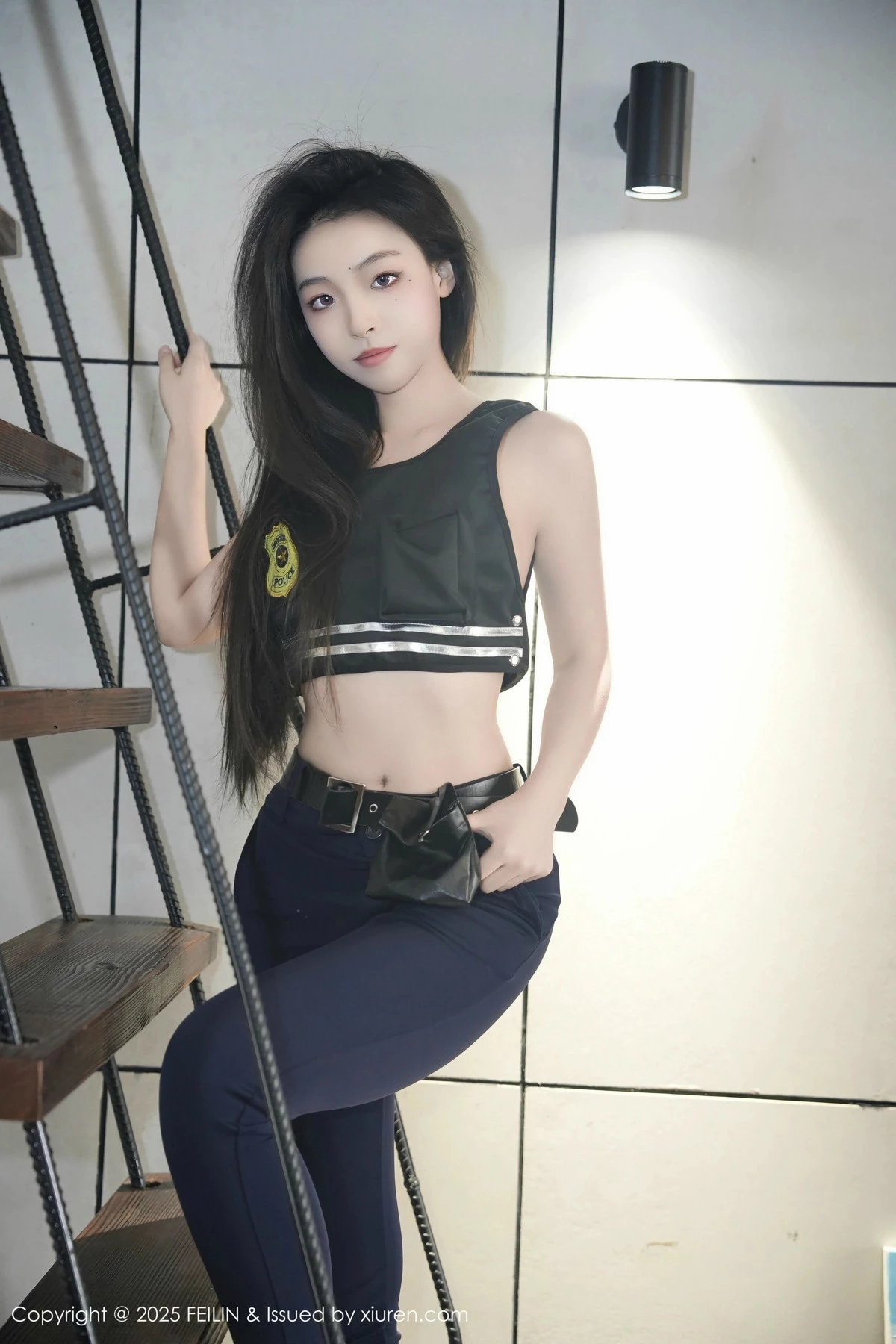 秀人集.com_[FeiLin嗲囡囡]VOL.497_模特芝樱私房性感蓝色制服半脱秀曼妙身姿浑圆翘臀诱惑写真74P