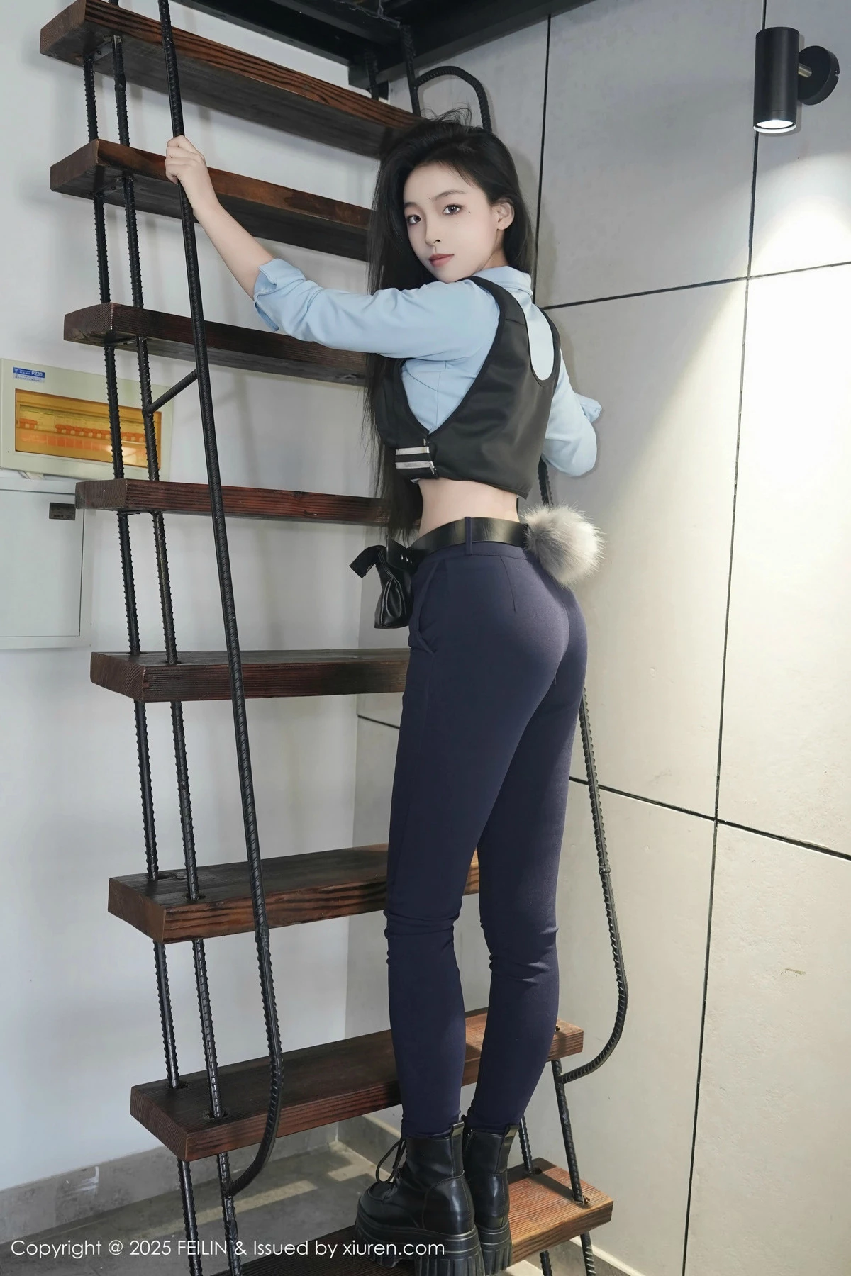 秀人集.com_[FeiLin嗲囡囡]VOL.497_模特芝樱私房性感蓝色制服半脱秀曼妙身姿浑圆翘臀诱惑写真74P