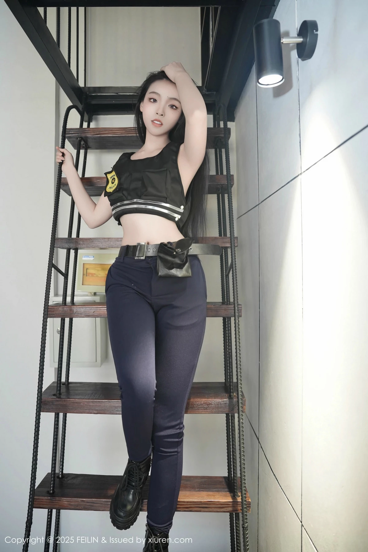 秀人集.com_[FeiLin嗲囡囡]VOL.497_模特芝樱私房性感蓝色制服半脱秀曼妙身姿浑圆翘臀诱惑写真74P