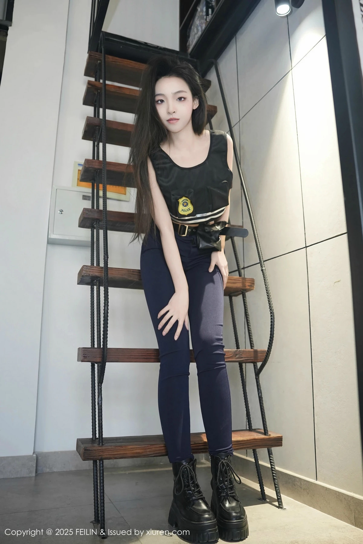 秀人集.com_[FeiLin嗲囡囡]VOL.497_模特芝樱私房性感蓝色制服半脱秀曼妙身姿浑圆翘臀诱惑写真74P