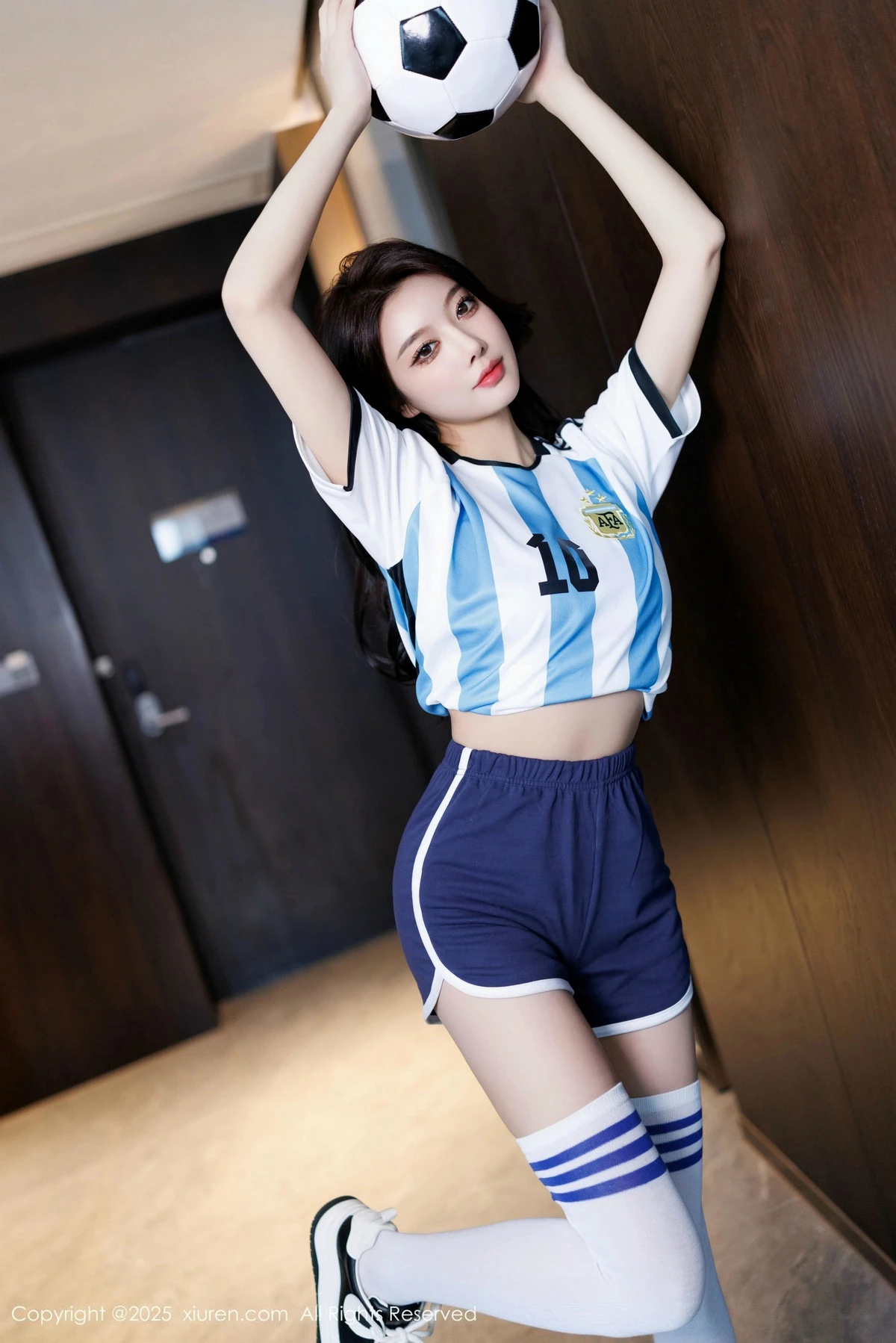 秀人集.com_[XiuRen秀人网]No.9706_女神杨晨晨Yome性感蓝色球衣配白丝袜秀丰腴身材完美诱惑写真99P