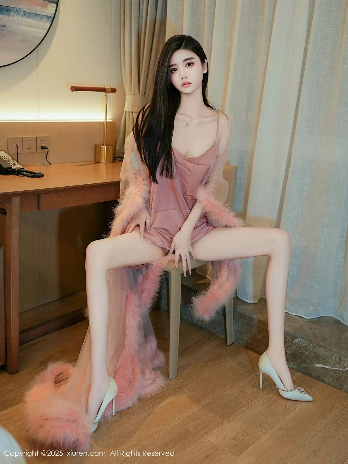 秀人集.com_[XiuRen秀人网]No.9705_模特Erikaki私房性感粉色绒毛裙半脱秀曼妙身姿白嫩美腿诱惑写真77P