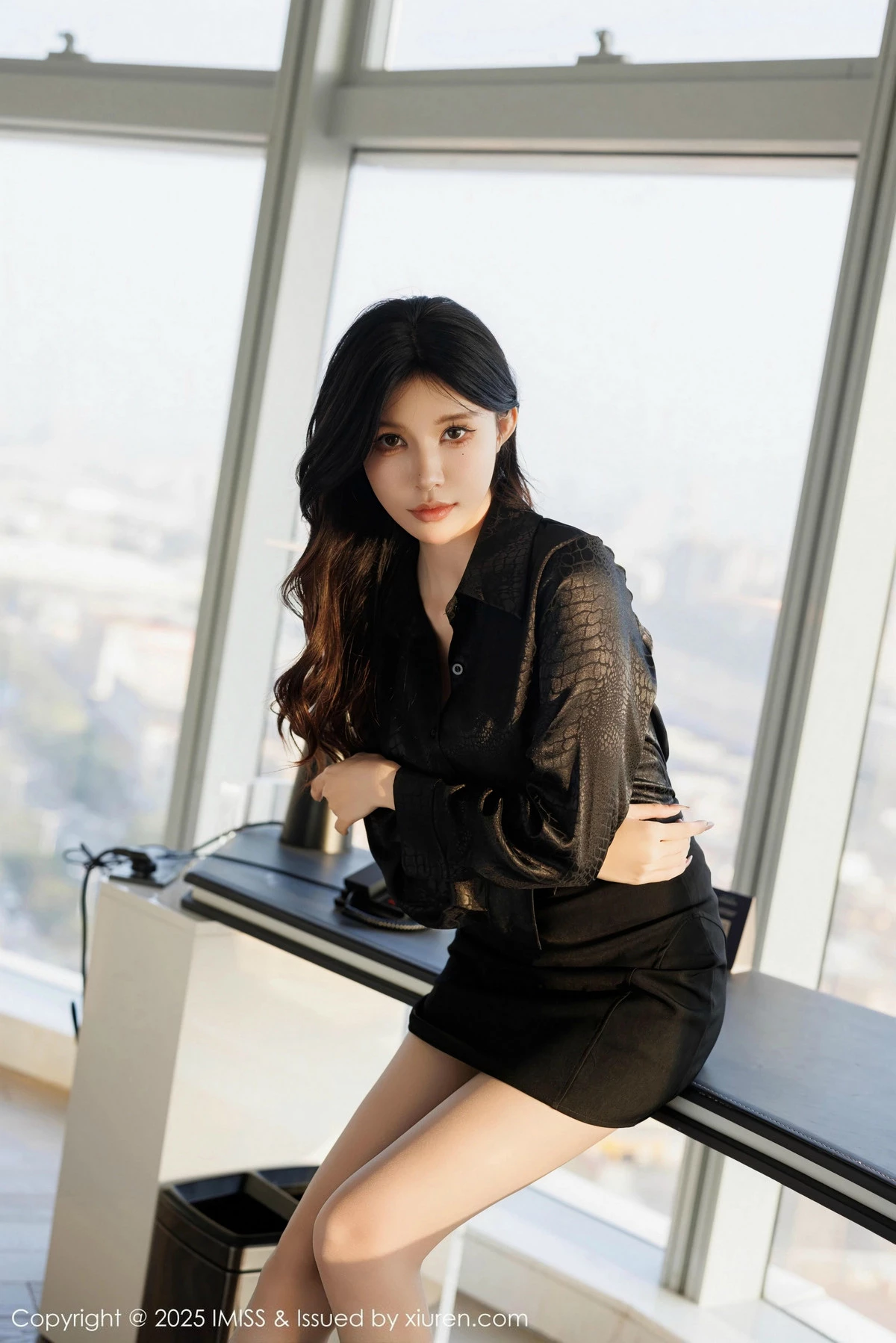 秀人集.com_[IMISS爱蜜社]Vol.781_模特泥鳅鳅性感黑色上衣配黑短裙露黑色内衣秀曼妙身姿诱惑写真75P