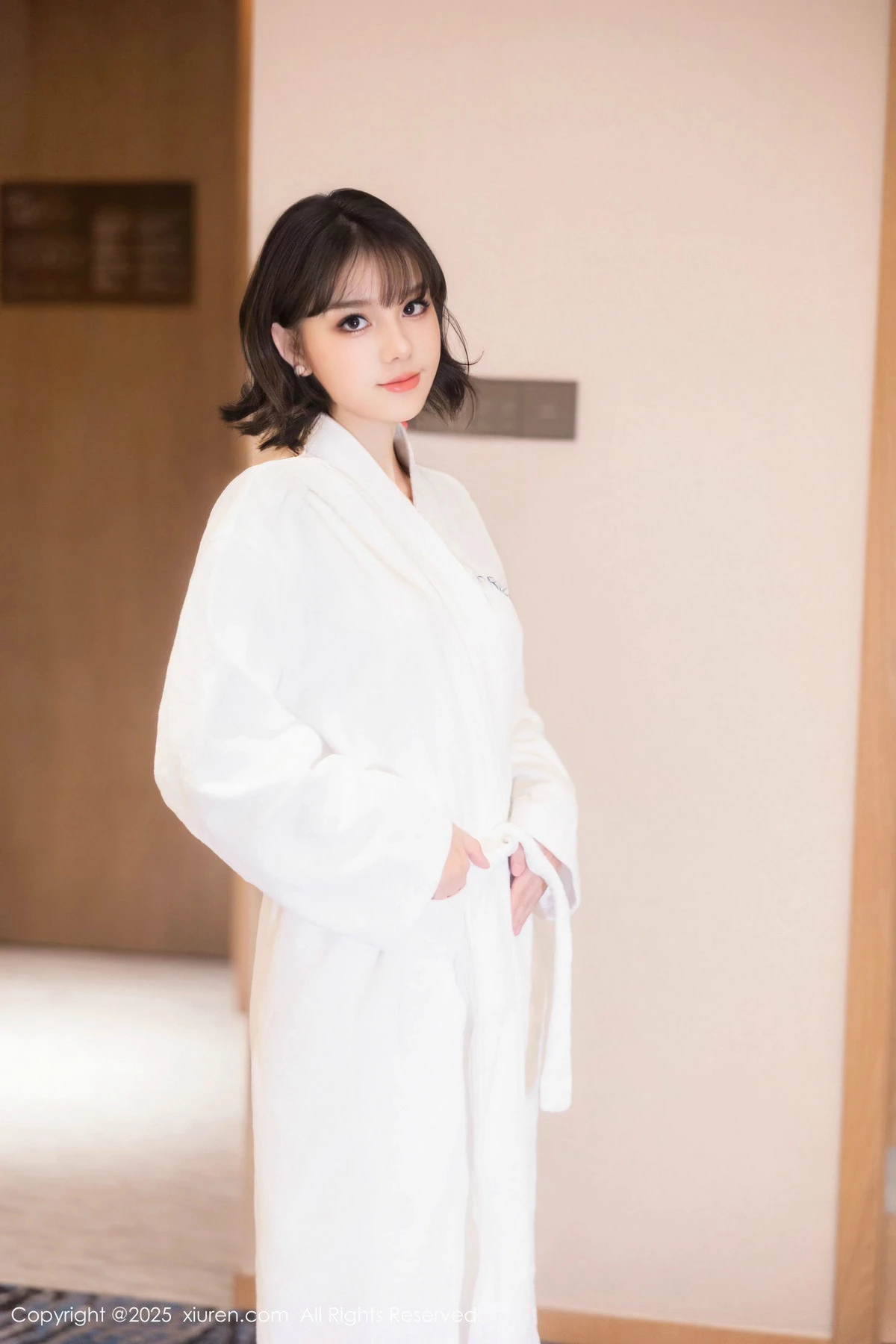 秀人集.com_[XiuRen秀人网]No.9713_模特黎苏苏性感白色浴袍露黑色情趣内衣秀曼妙身材完美诱惑写真78P