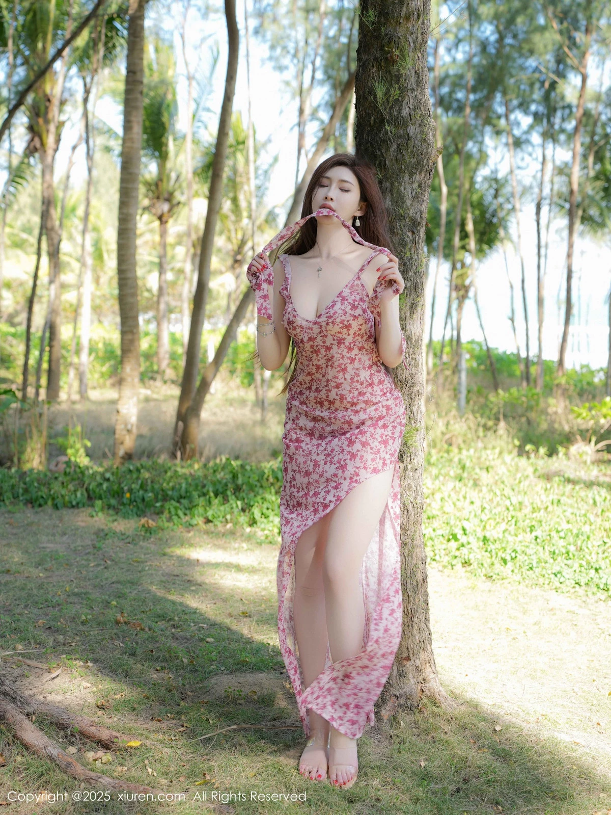 秀人集.com_[XiuRen秀人网]No.9736_女神Carol周妍希性感粉色碎花长裙配超薄肉丝秀完美身材诱惑写真75P