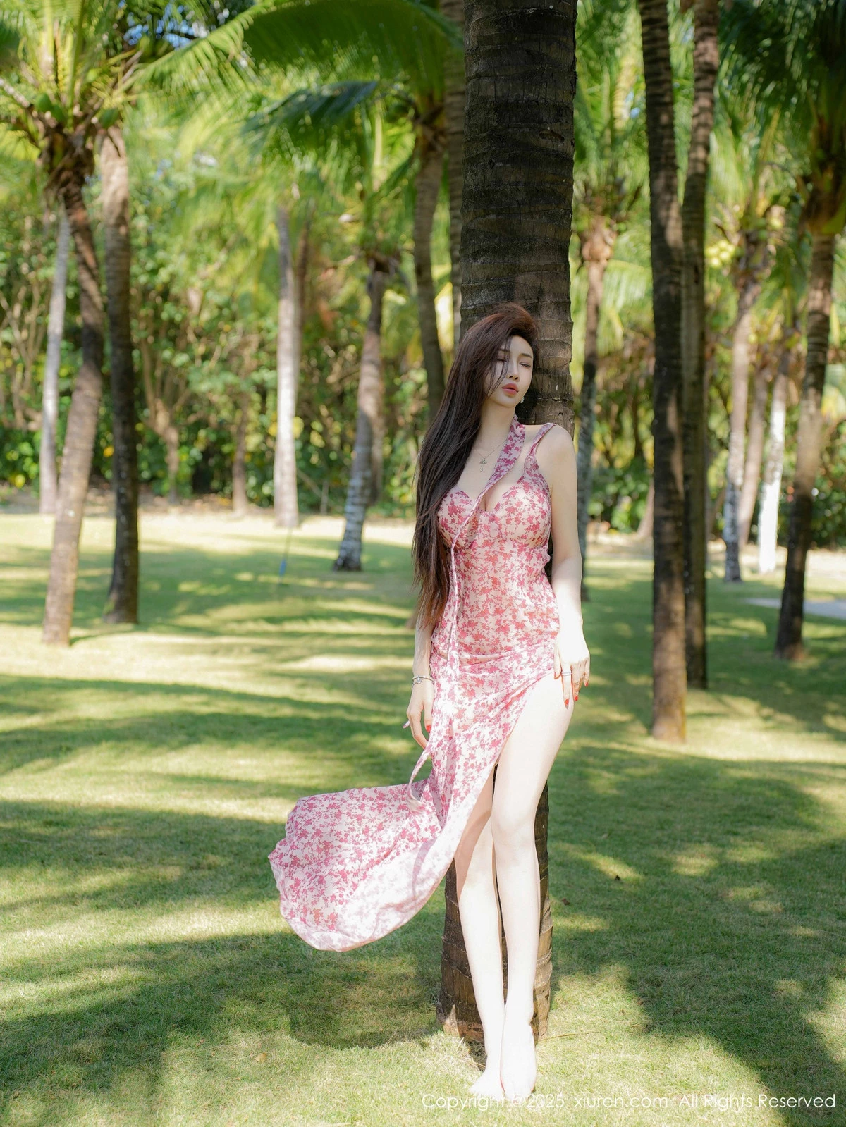 秀人集.com_[XiuRen秀人网]No.9736_女神Carol周妍希性感粉色碎花长裙配超薄肉丝秀完美身材诱惑写真75P