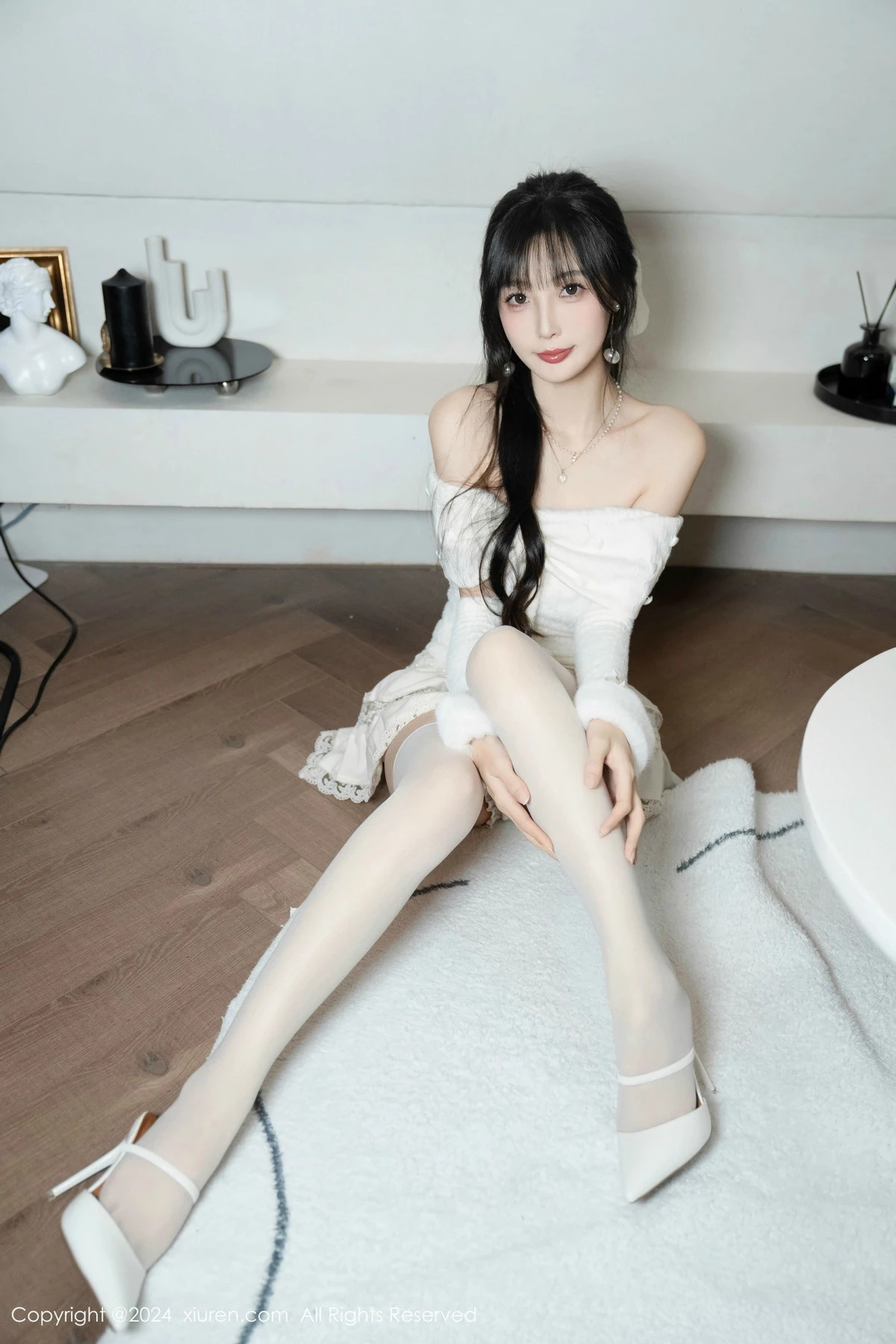 秀人集.com_[XiuRen秀人网]No.9658_模特林星阑白色连衣短裙露红色情趣内衣配白丝袜秀美腿诱惑写真93P