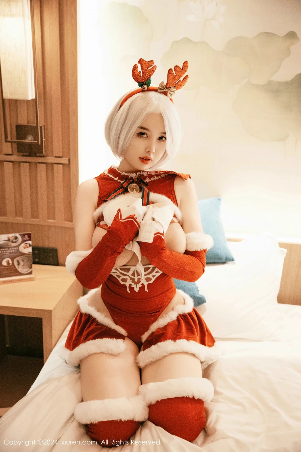 秀人集.com_[XiuRen秀人网]No.9660_模特樱桃小犊子性感红色圣诞装扮半脱秀丰满身材完美诱惑写真55P