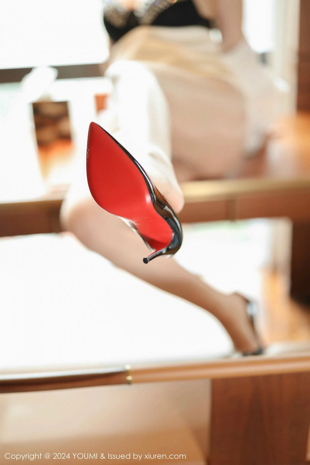 秀人集.com_[YouMi尤蜜荟]Vol.1116_模特小海臀Rena白色服饰露黑色内衣配超薄肉丝秀翘臀诱惑写真71P