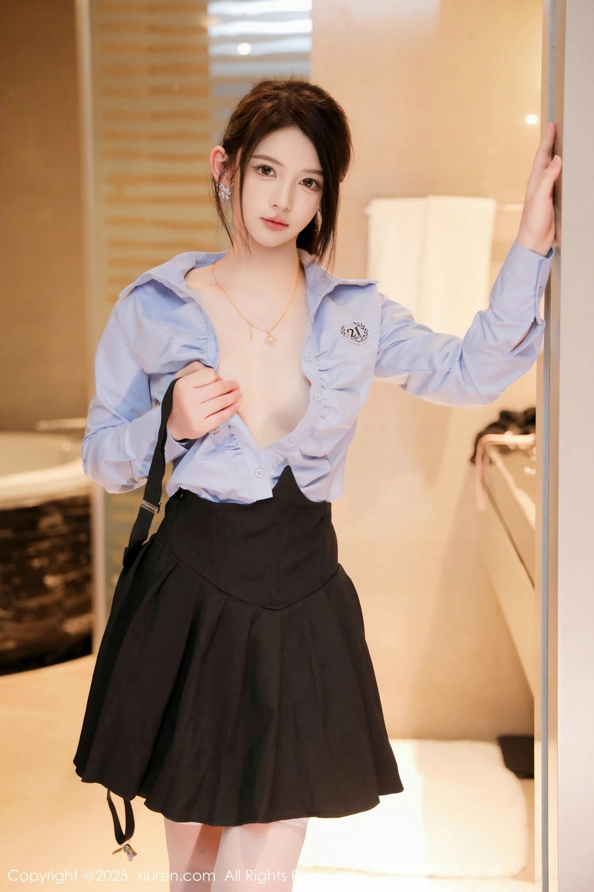 秀人集.com_[XiuRen秀人网]No.9819_模特爱酱里性感蓝T配黑色吊带短裙露白丝袜秀完美身材诱惑写真80P