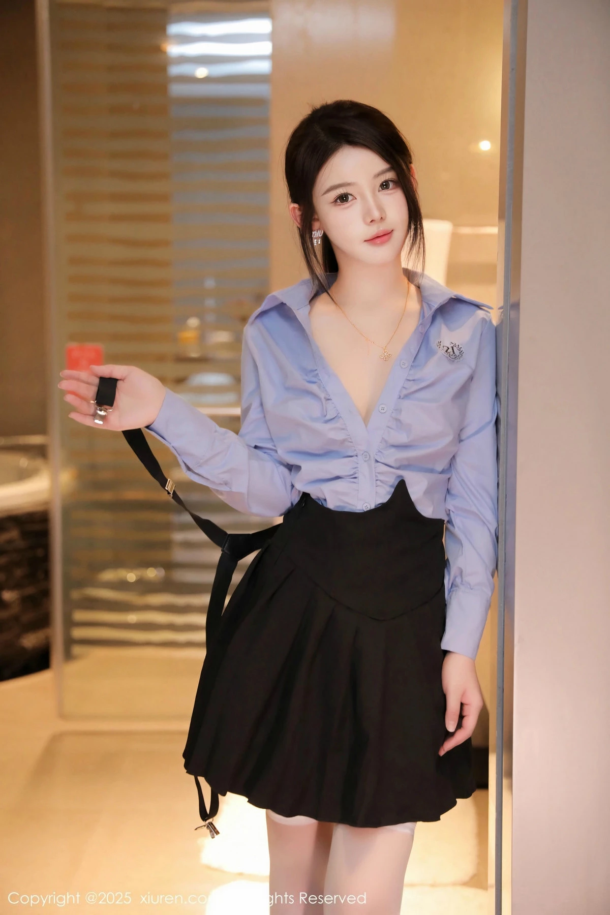 秀人集.com_[XiuRen秀人网]No.9819_模特爱酱里性感蓝T配黑色吊带短裙露白丝袜秀完美身材诱惑写真80P