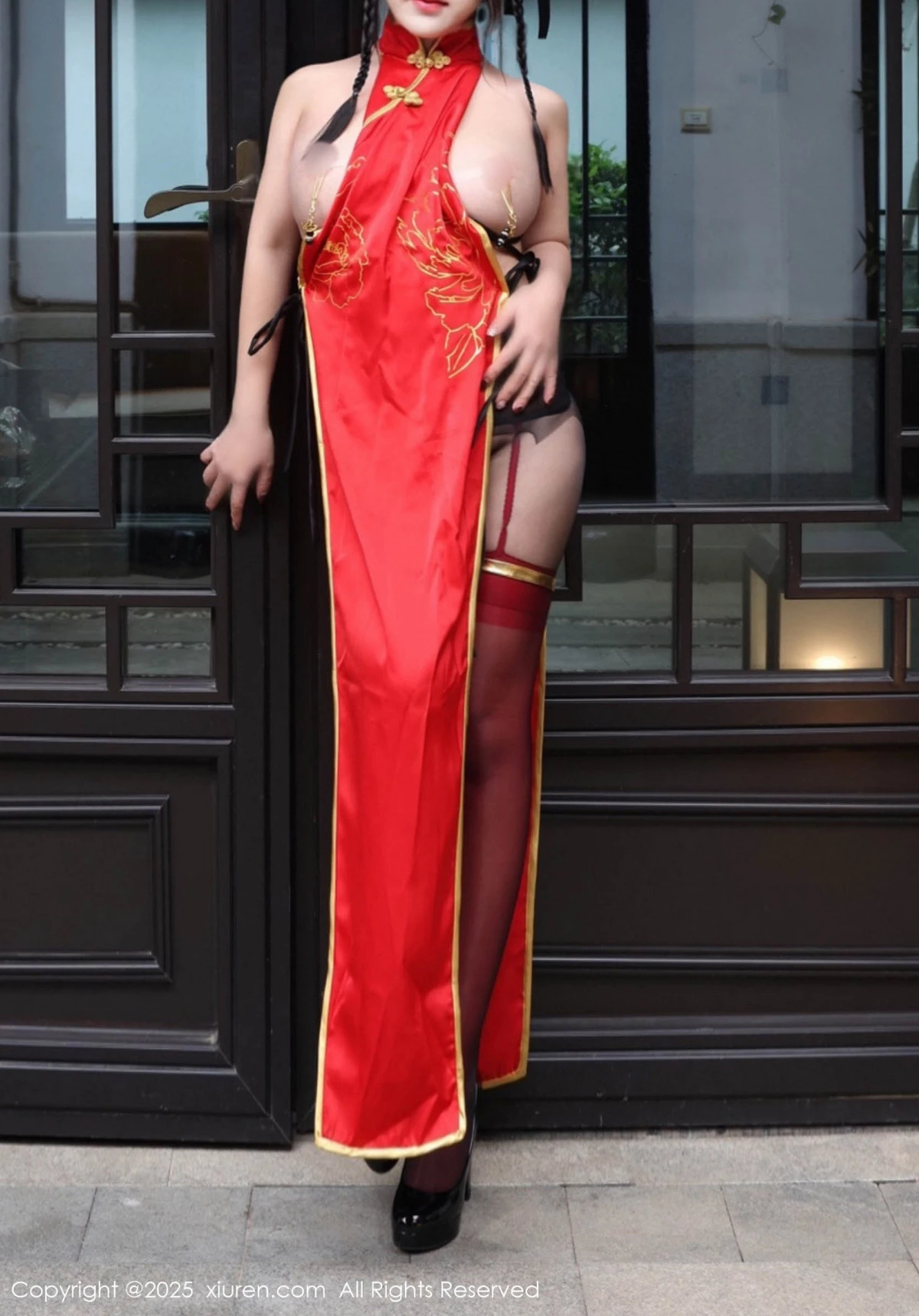 秀人集.com_[XiuRen秀人网]No.9834_模特小薯条nienie性感红色旗袍配红丝吊袜秀曼妙身姿诱惑写真131P