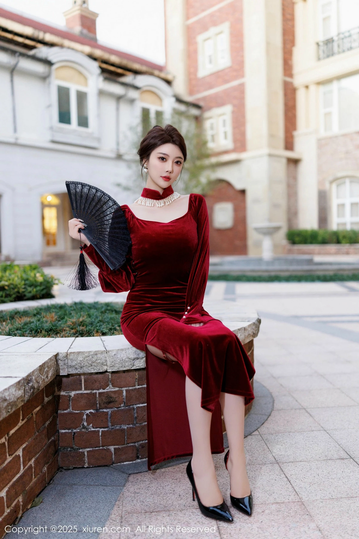 秀人集.com_[XiuRen秀人网]No.9831_女神杨晨晨Yome性感深色旗袍+红色蕾丝内衣秀丰腴身材诱惑写真90P