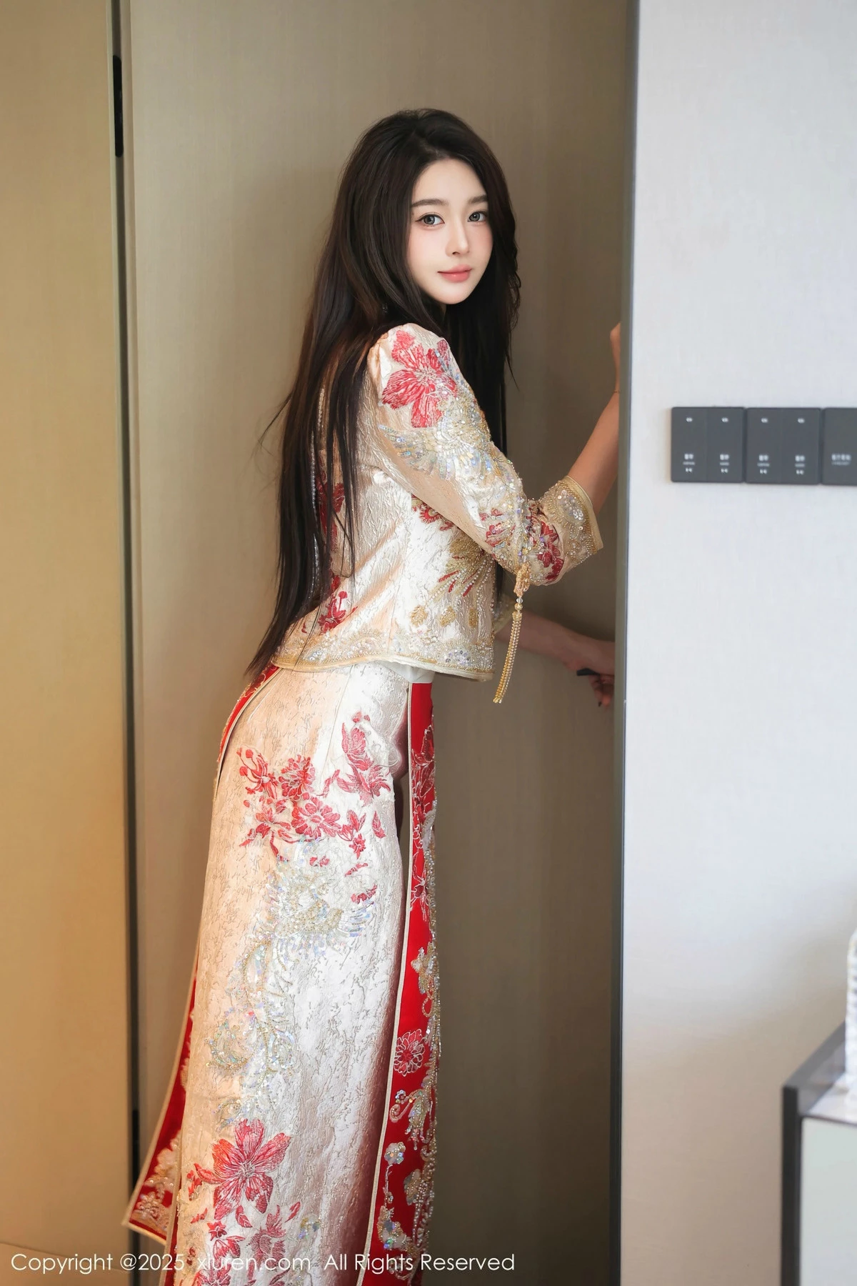 秀人集.com_[XiuRen秀人网]No.9833_模特Candy糖糖性感喜庆服饰露红色情趣服饰秀丰腴身材诱惑写真88P