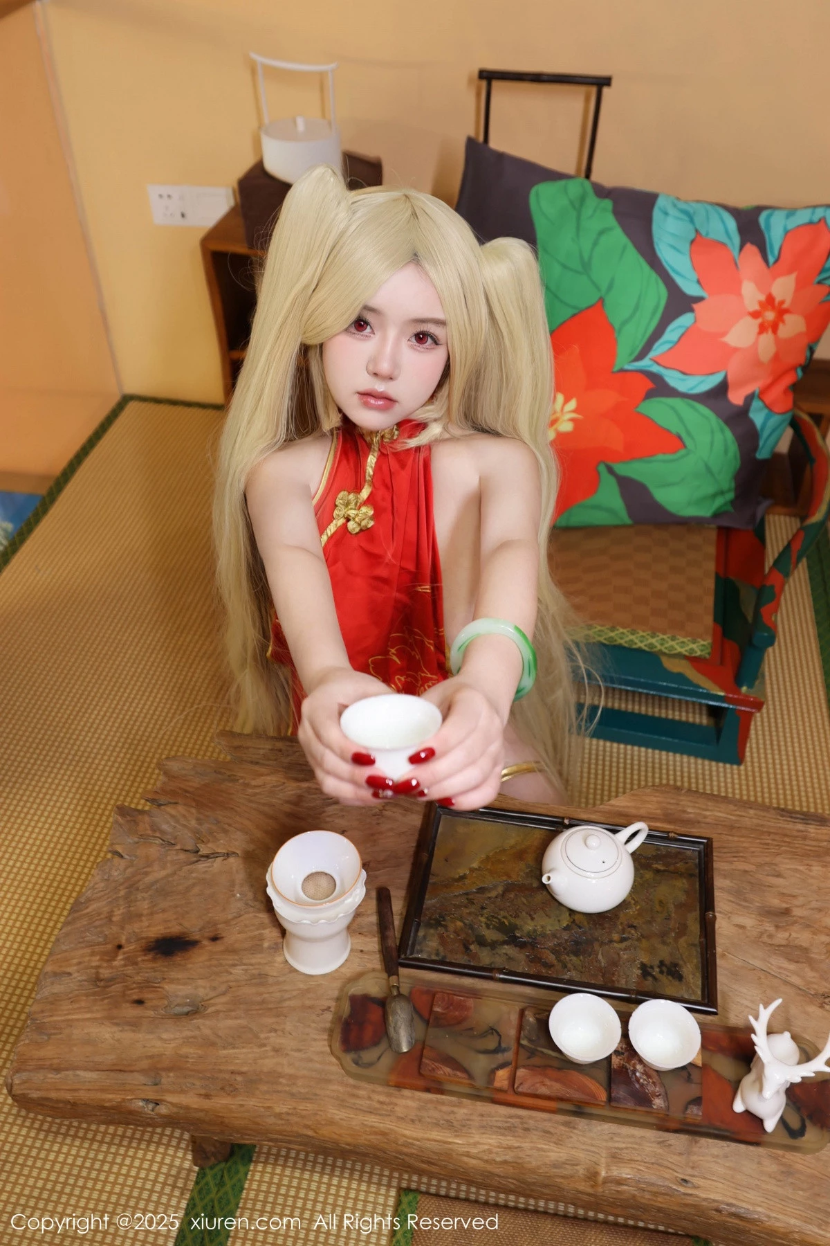 秀人集.com_[XiuRen秀人网]No.9834_模特小薯条nienie性感红色旗袍配红丝吊袜秀曼妙身姿诱惑写真131P