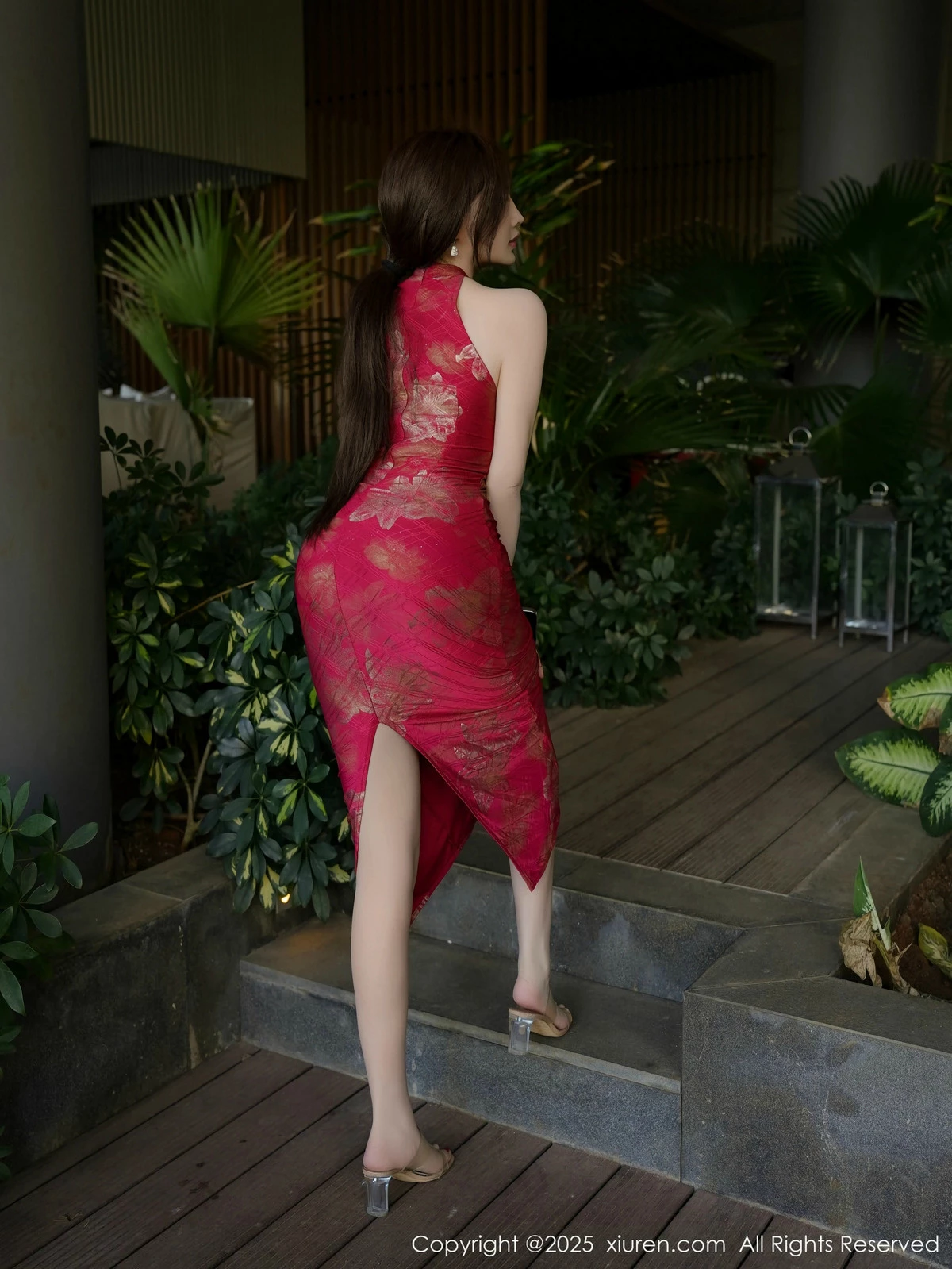 秀人集.com_[XiuRen秀人网]No.9837_女神Carol周妍希性感红色旗袍服饰配超薄肉丝秀丰满身材诱惑写真77P
