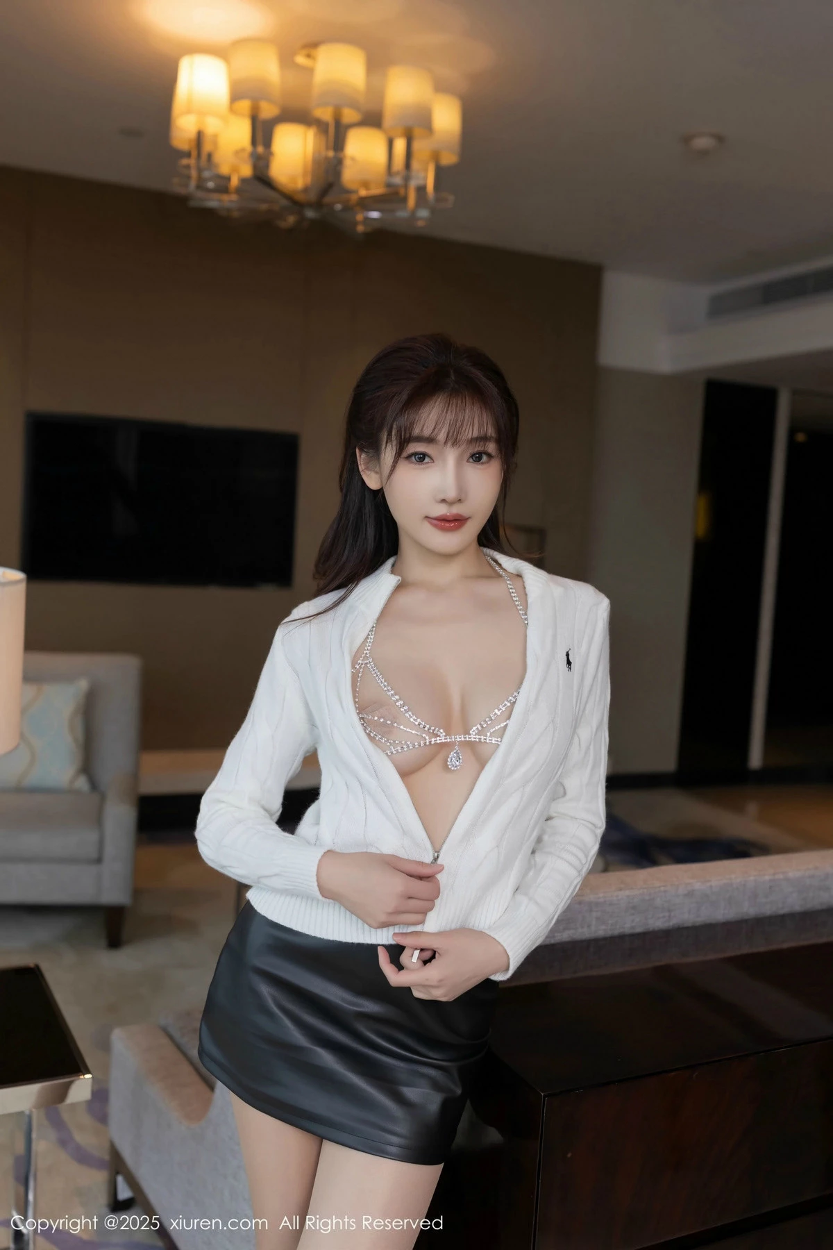 秀人集.com_[XiuRen秀人网]No.9852_模特陆萱萱白上衣配黑皮短裙露性感情趣内衣秀曼妙身姿诱惑写真81P