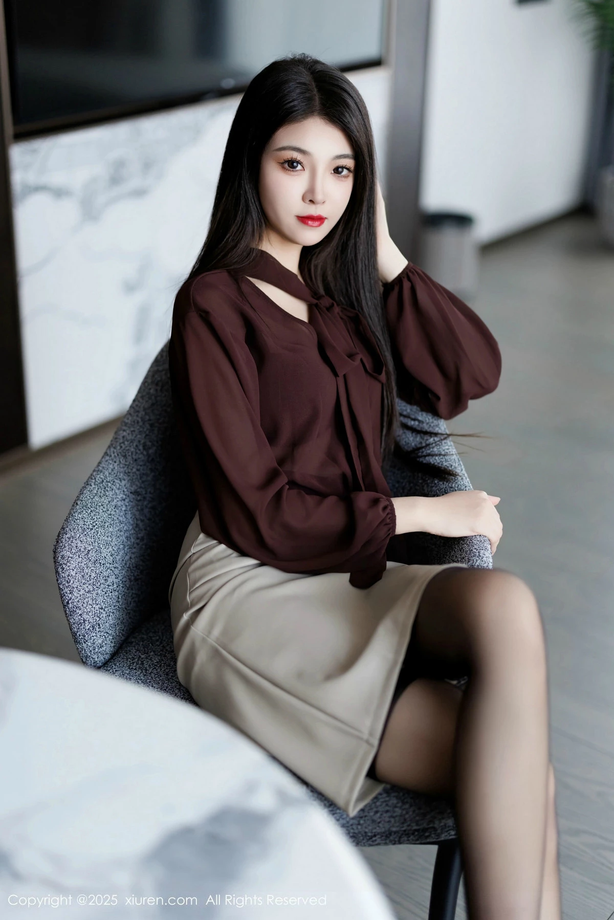 秀人集.com_[XiuRen秀人网]No.9868_模特初梦瑶性感OL服饰露黑色内衣配黑丝袜秀完美身材诱惑写真83P