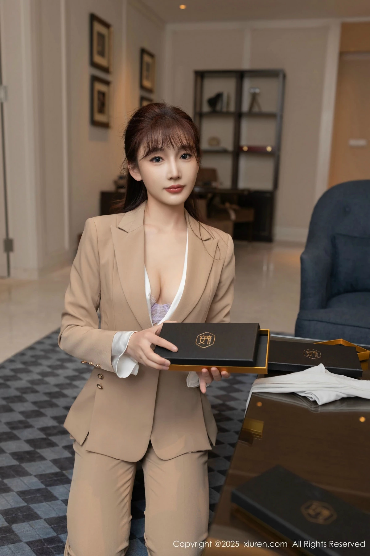 秀人集.com_[XiuRen秀人网]No.9881_模特陆萱萱脱性感浅色西服露超薄肉丝秀柔美身姿迷人诱惑写真82P