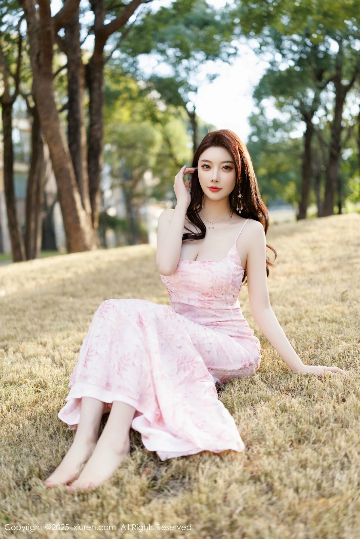 秀人集.com_[XiuRen秀人网]No.9886_女神杨晨晨Yome粉色连衣裙+白色珍珠内衣秀丰腴身材诱惑写真81P