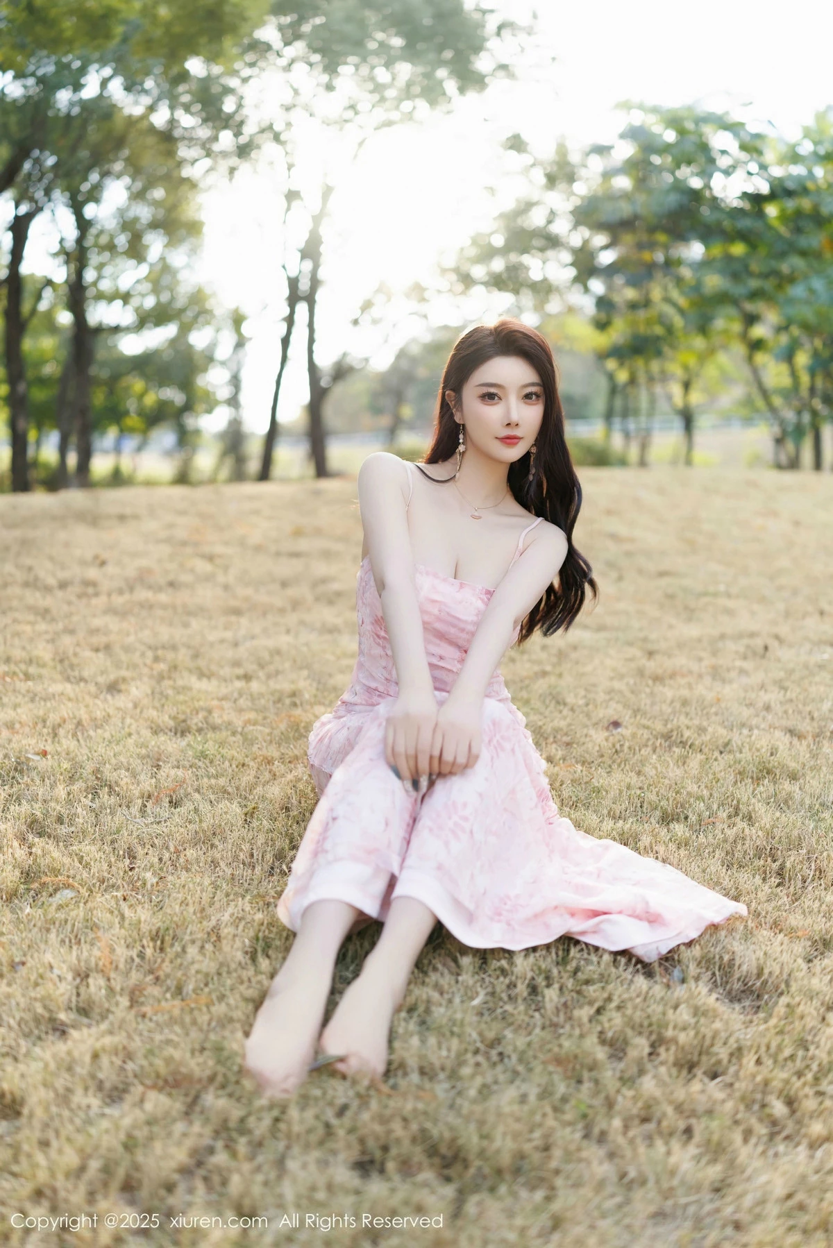 秀人集.com_[XiuRen秀人网]No.9886_女神杨晨晨Yome粉色连衣裙+白色珍珠内衣秀丰腴身材诱惑写真81P