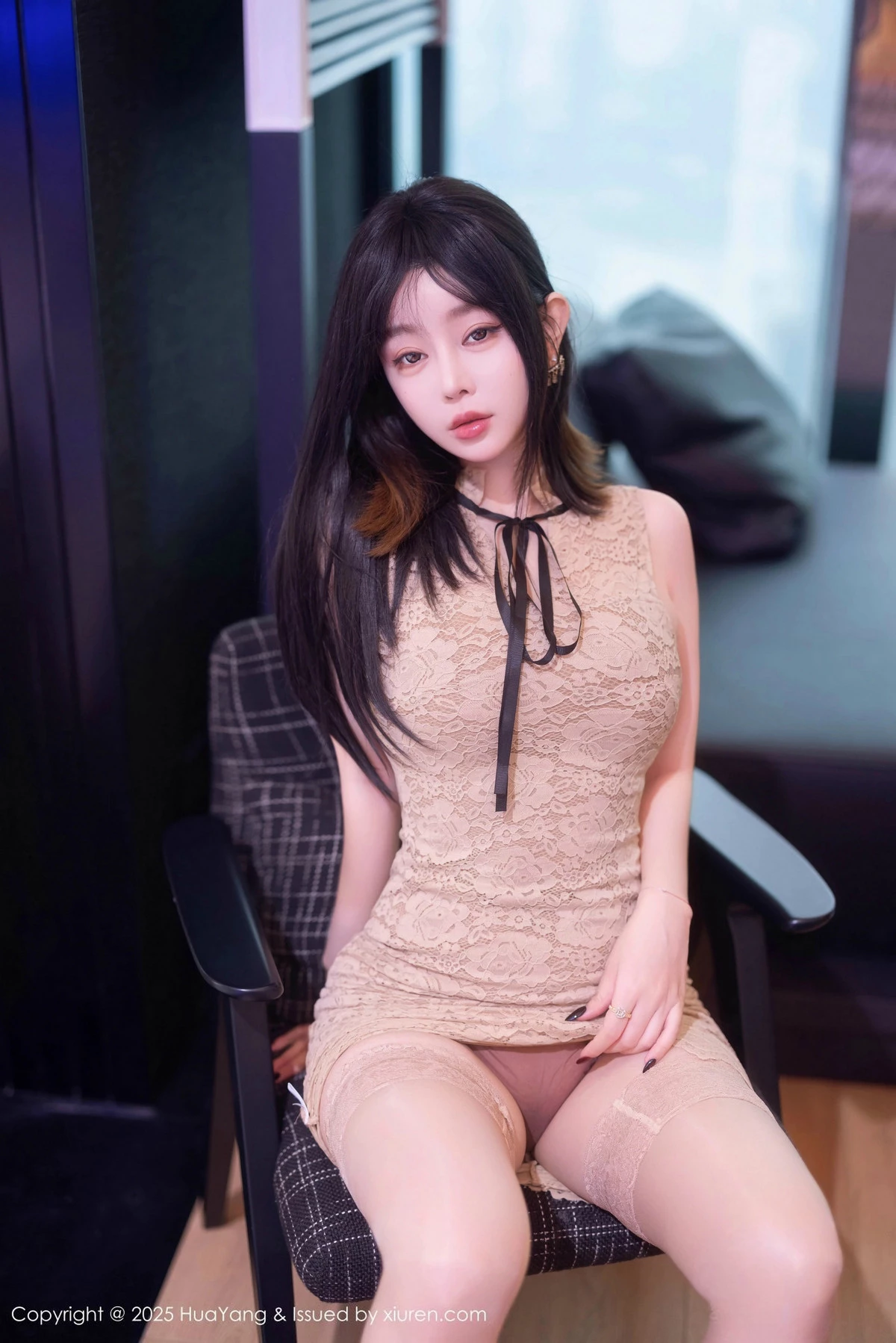 秀人集.com_[HuaYang花漾]Vol.632_女神王雨纯浅色连衣短裙露蕾丝内衣配肉丝袜秀丰腴身材诱惑写真82P