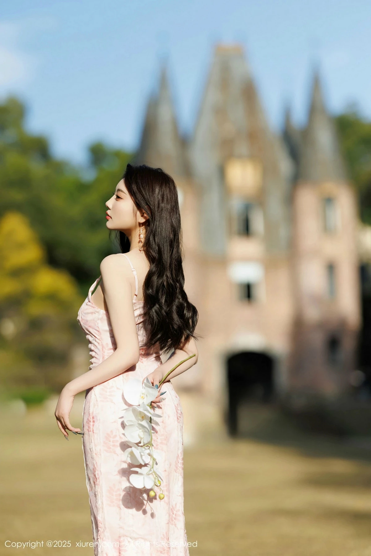 秀人集.com_[XiuRen秀人网]No.9886_女神杨晨晨Yome粉色连衣裙+白色珍珠内衣秀丰腴身材诱惑写真81P