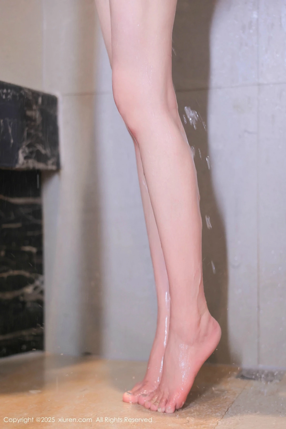 秀人集.com_[XiuRen秀人网]No.9766_模特爱酱里浴室场景性感白色T配白丝袜半脱秀惹火身材诱惑写真81P