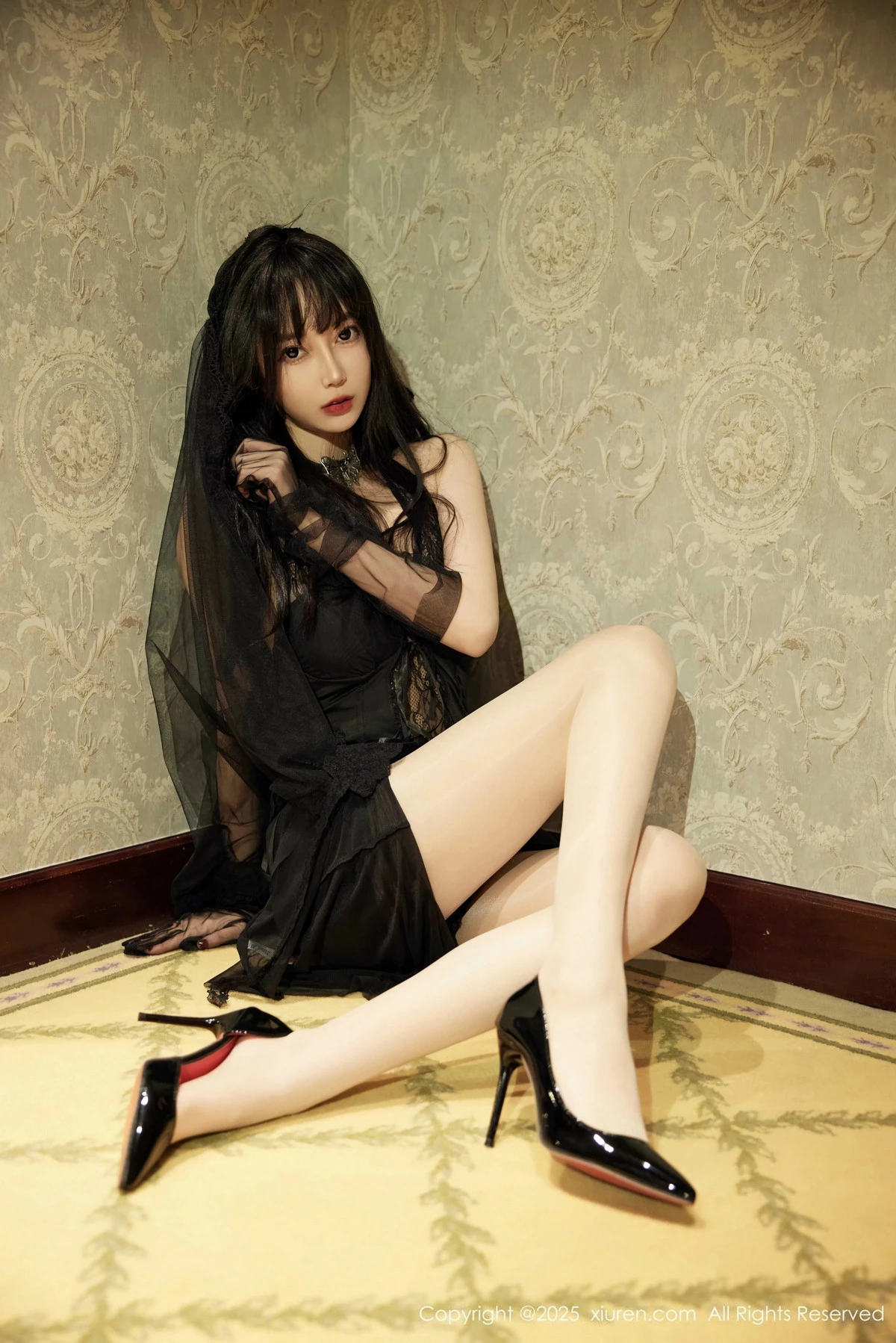 秀人集.com_[XiuRen秀人网]No.9773_模特玥儿玥er性感黑色蕾丝连衣裙配超薄肉丝秀曼妙身材诱惑写真72P