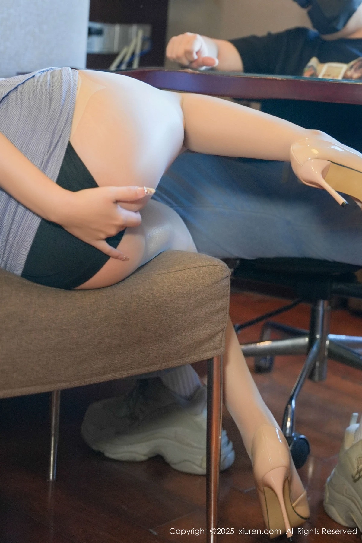 秀人集.com_[XiuRen秀人网]No.9930_模特小泡芙剧情主题性感蓝色制服配超薄肉丝秀丰腴身材诱惑写真71P