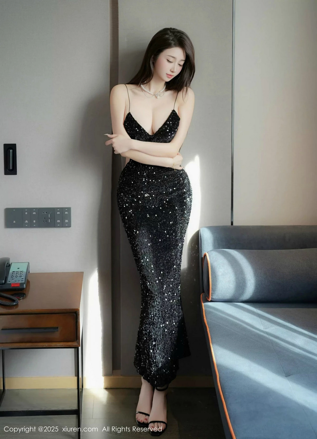 秀人集.com_[XiuRen秀人网]No.9937_模特星星baby性感黑色低胸吊带礼裙配凉高跟秀翘臀美腿诱惑写真68P