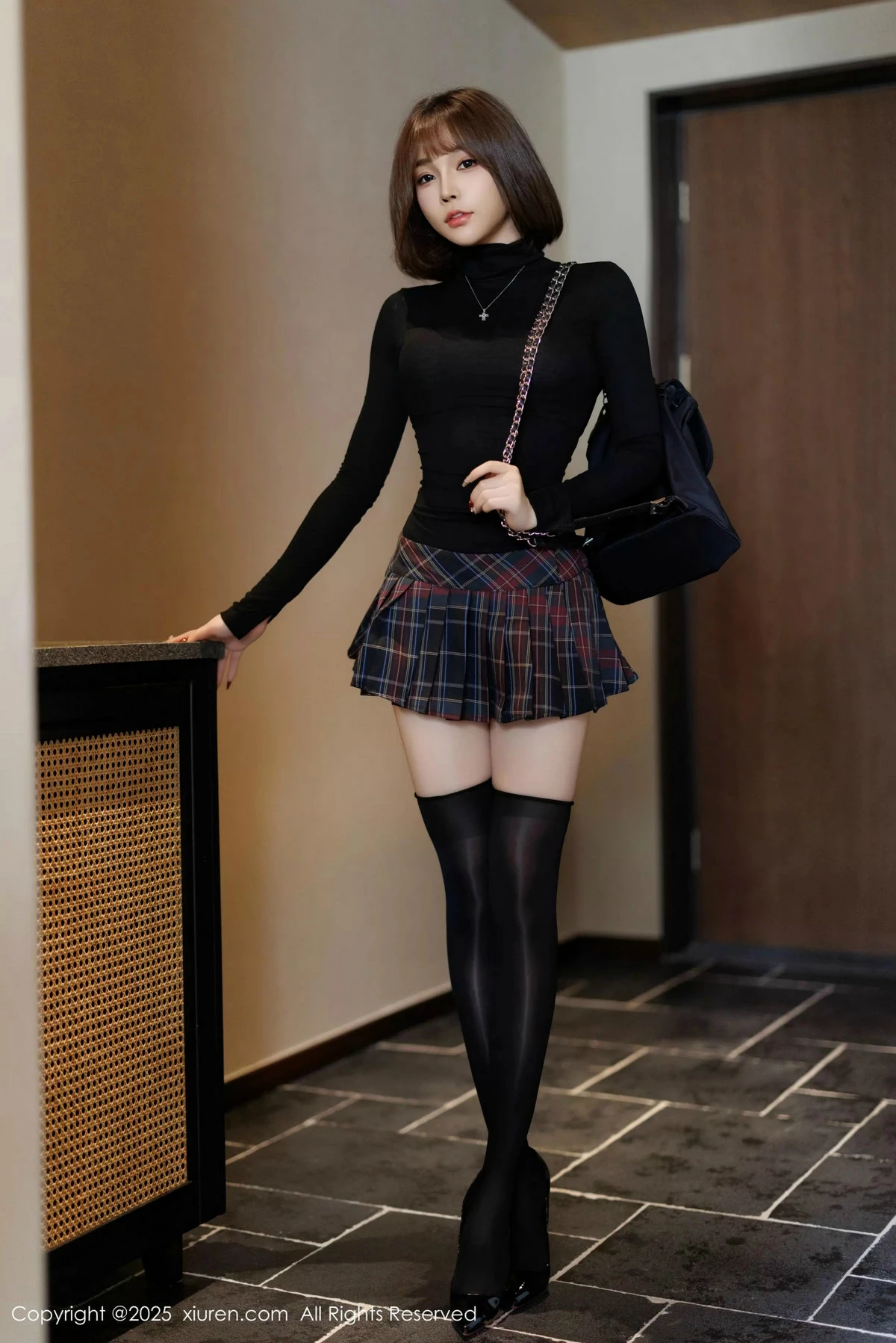 秀人集.com_[XiuRen秀人网]No.9944_女神徐莉芝Booty性感格子短裙露蓝色内衣配黑丝袜秀美腿诱惑写真85P