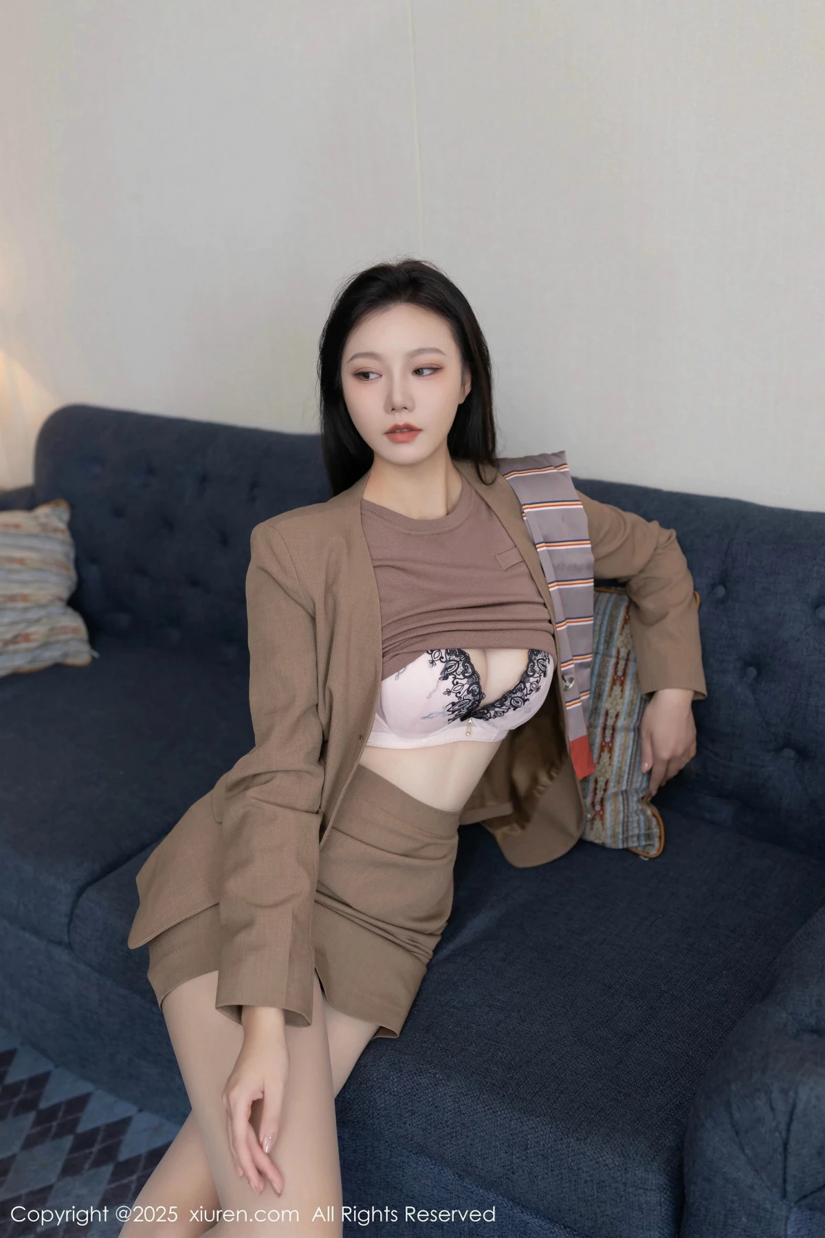 秀人集.com_[XiuRen秀人网]No.9966_模特安然anran咖啡色制服露粉色内衣配超薄肉丝秀美腿诱惑写真80P