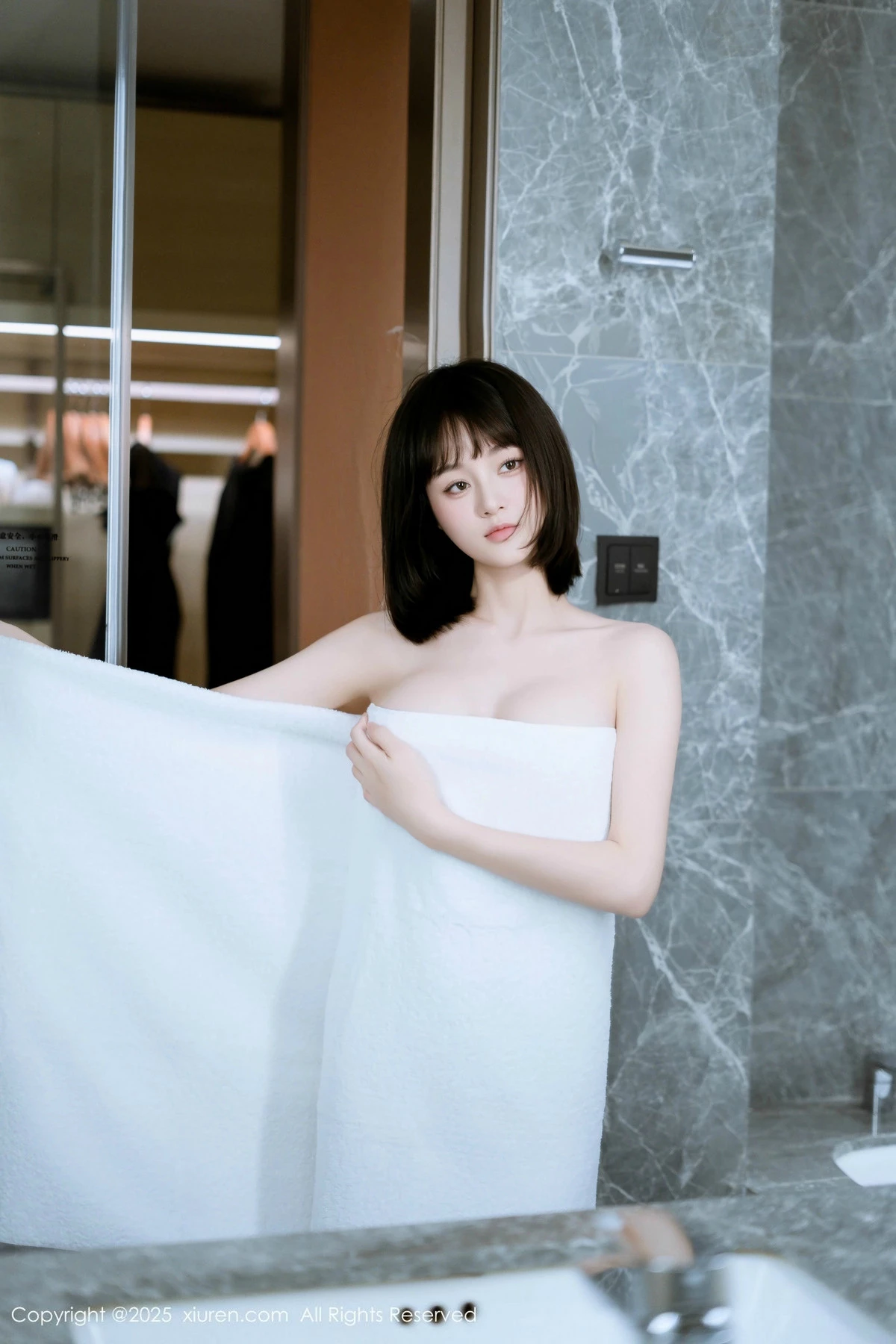 秀人集.com_[XiuRen秀人网]No.9972_模特涵涵Luna浴室性感白色婚纱+白色浴袍秀凹凸身材完美诱惑写真74P