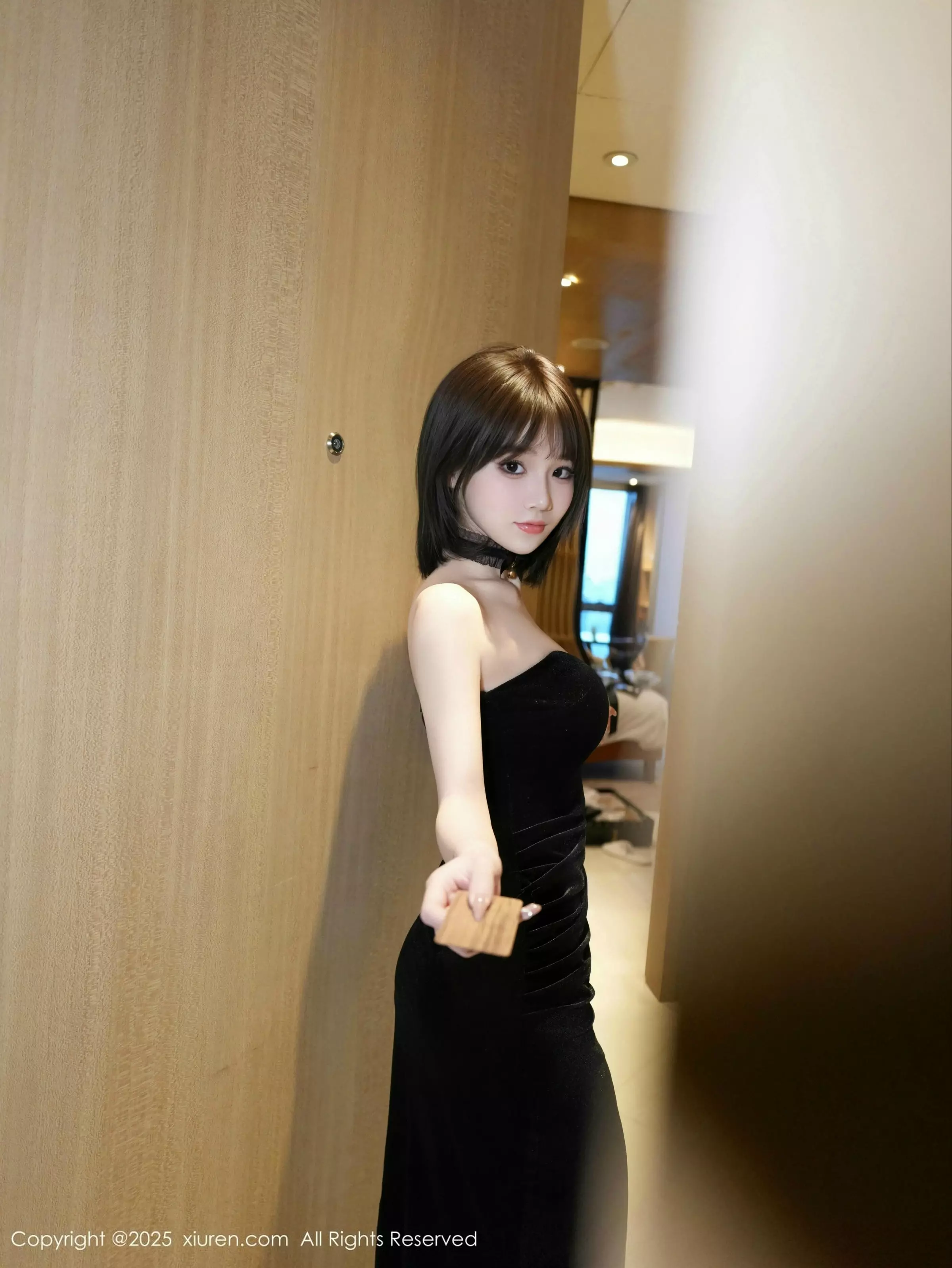 秀人集.com_[XiuRen秀人网]No.10000_新人模特阿汁性感黑色礼服配超薄黑丝秀曼妙身姿完美诱惑写真75P