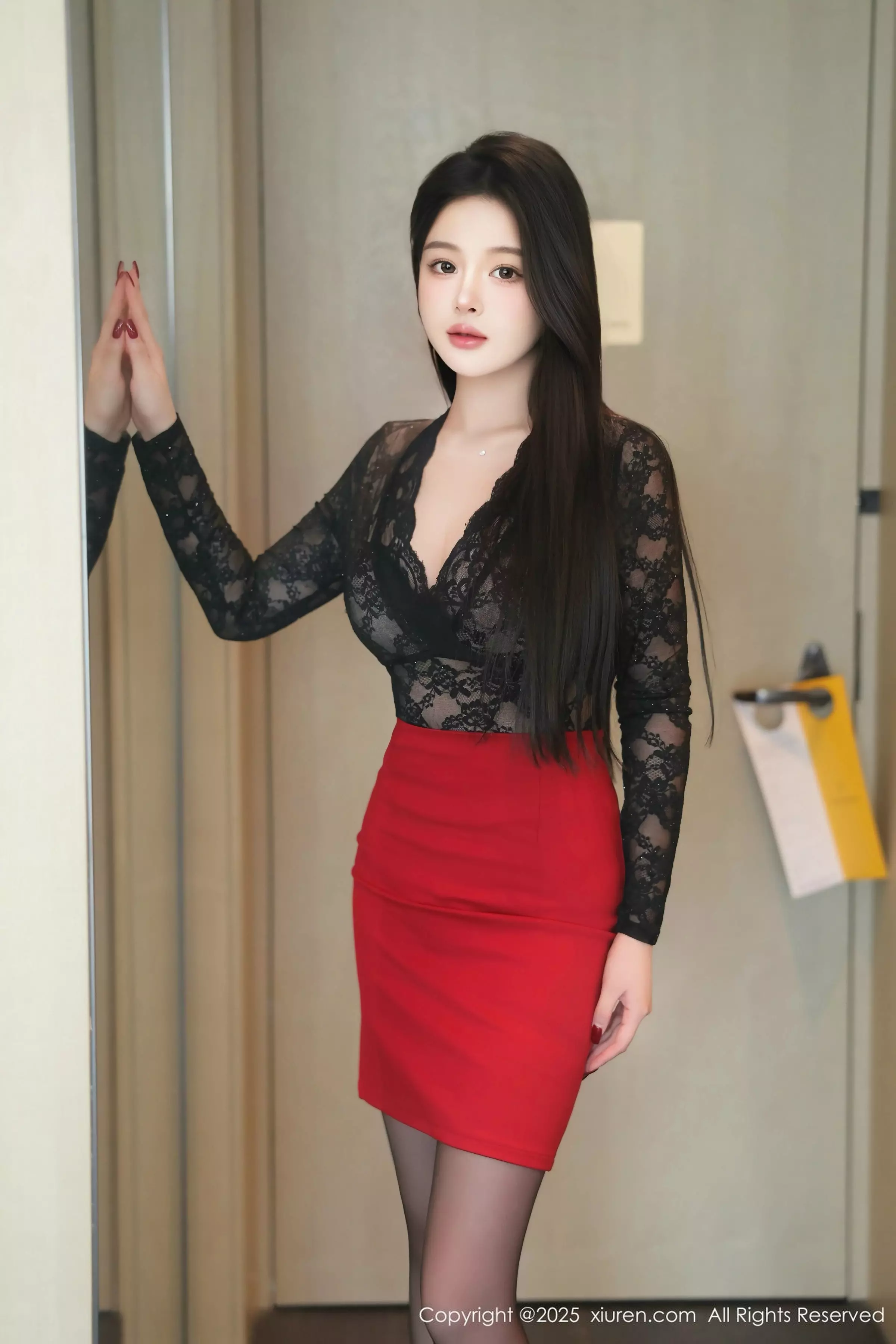 秀人集.com_[XiuRen秀人网]No.10007_新人模特温妮性感黑色内衣配黑丝吊袜秀凹凸身材完美诱惑写真83P