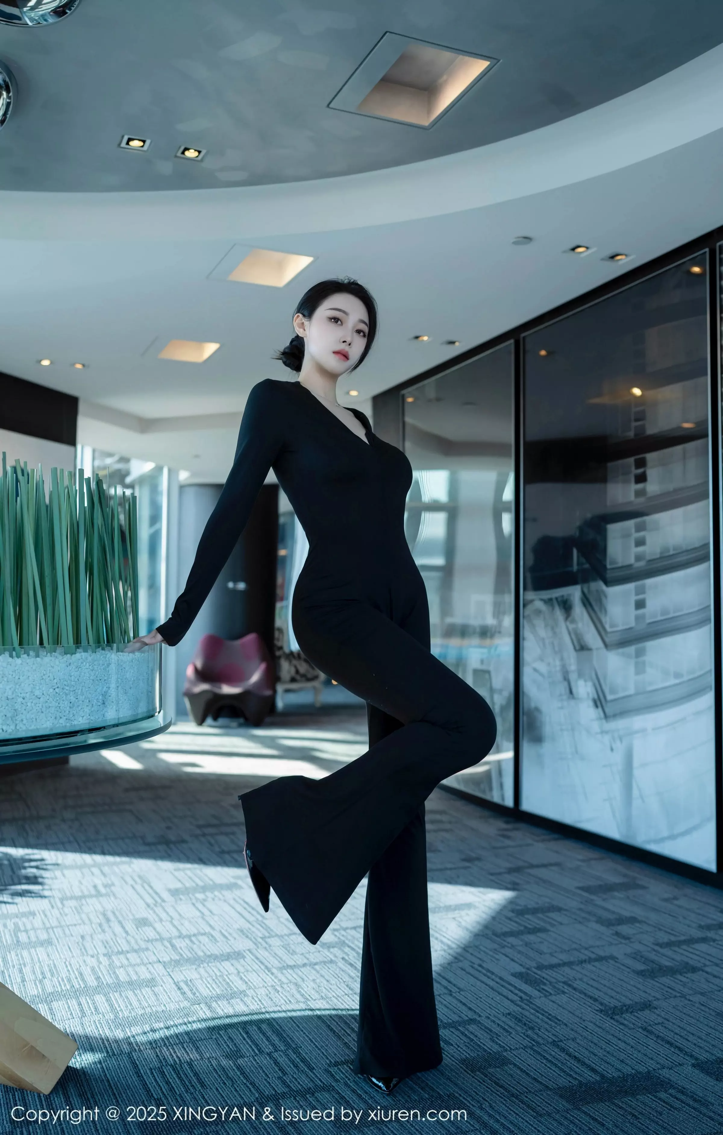 秀人集.com_[XINGYAN星颜社]VOL.322_模特清妙性感OL职业装露轻透黑色内衣秀完美身材诱惑写真81P