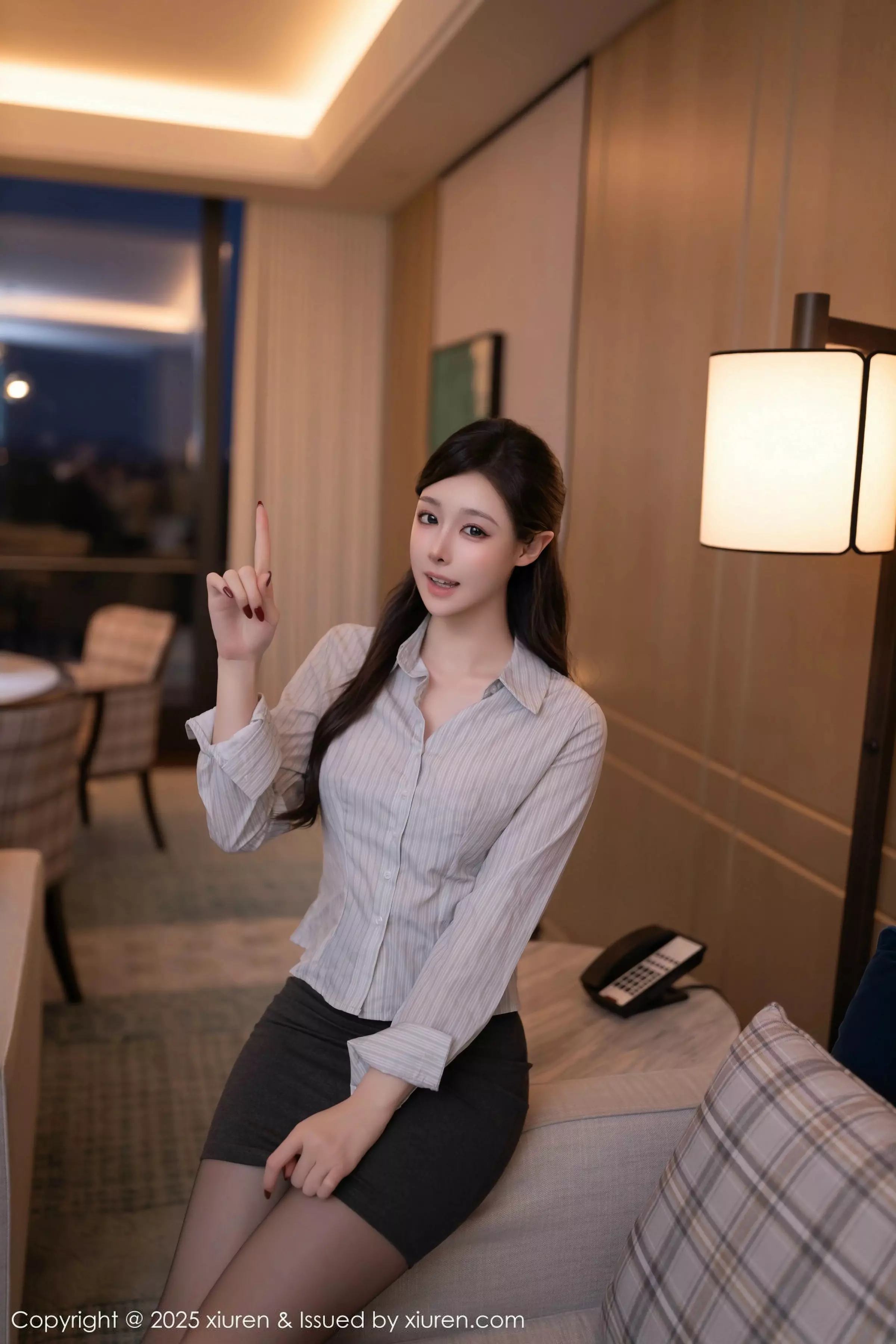 秀人集.com_[XiuRen秀人网]No.10022_模特小逗逗性感衬衫露豹纹内衣配超薄黑丝秀曼妙身姿诱惑写真79P