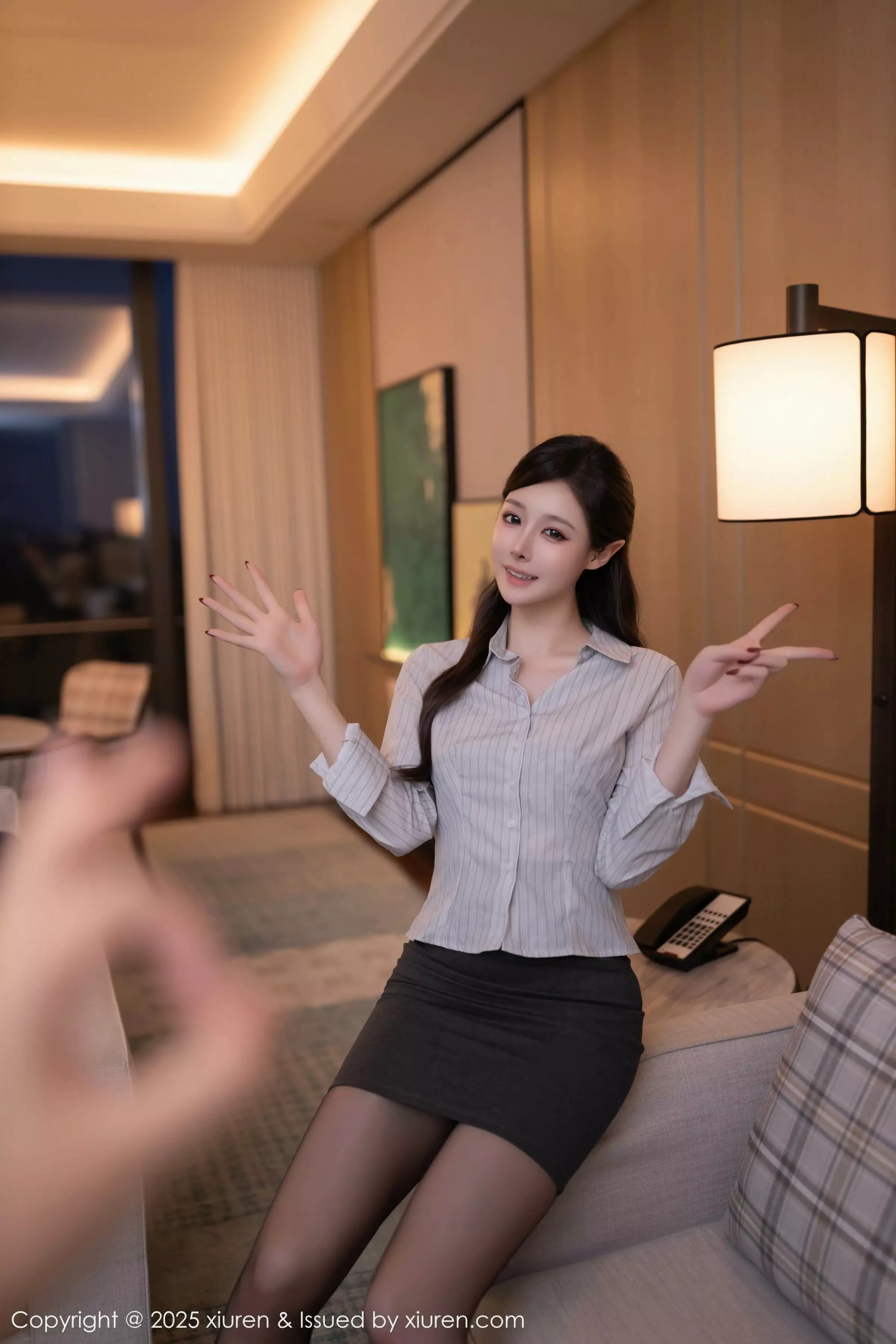 秀人集.com_[XiuRen秀人网]No.10022_模特小逗逗性感衬衫露豹纹内衣配超薄黑丝秀曼妙身姿诱惑写真79P