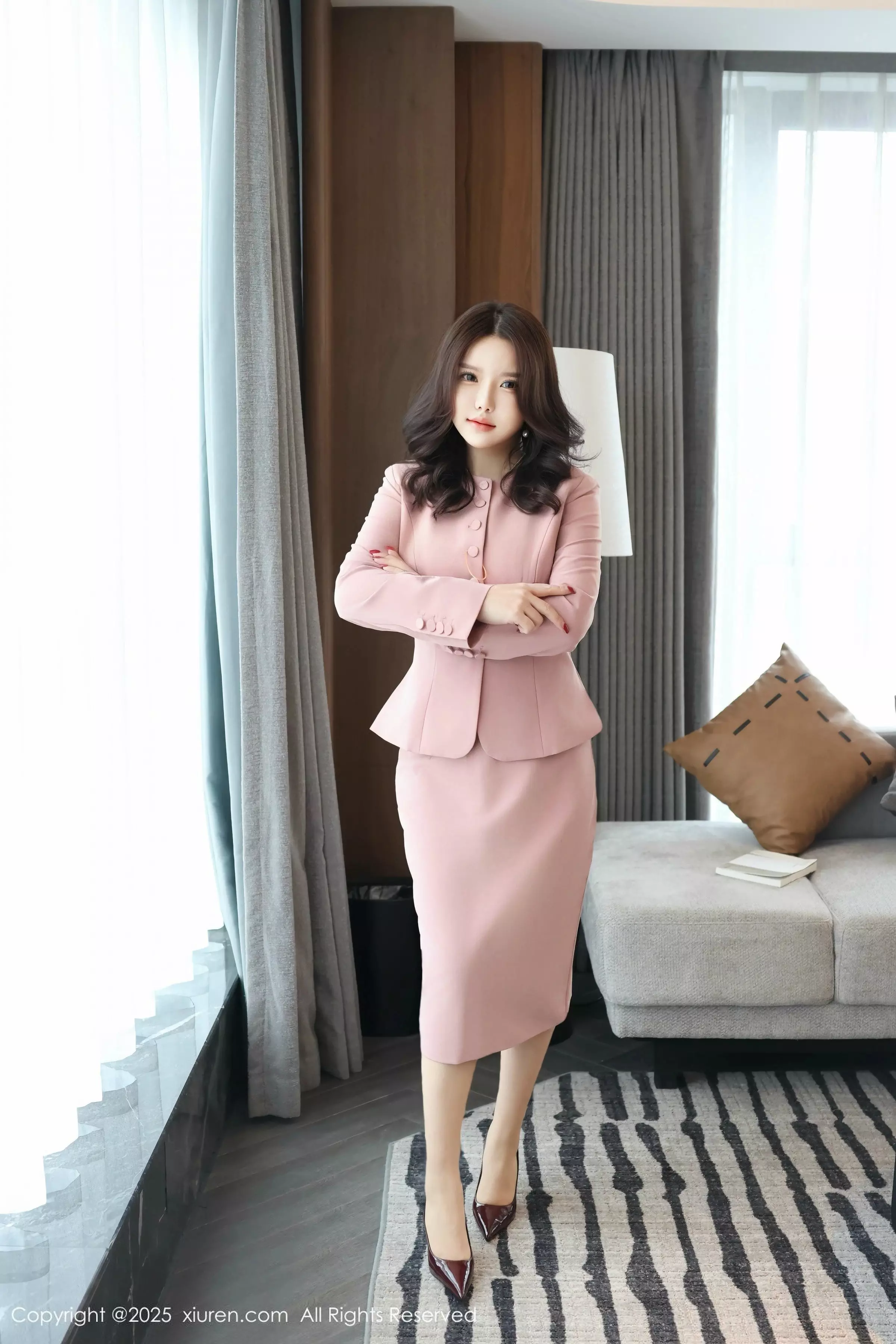 秀人集.com_[XiuRen秀人网]No.10020_模特小薯条nienie粉色职业装露白色情趣内衣秀惹火身材诱惑写真107P